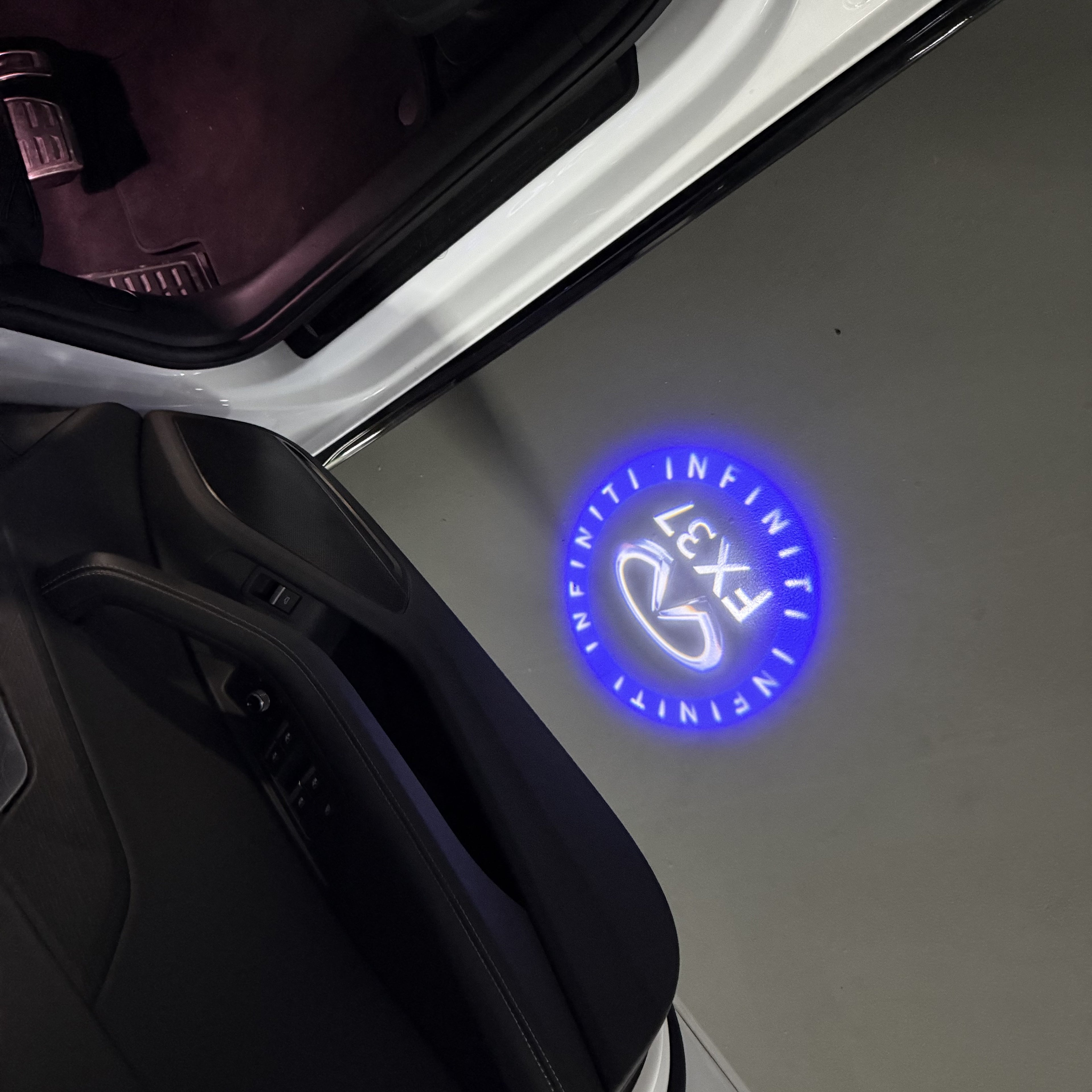 INFINITI  FX37 LOGO PROJECROTR LIGHTS  (quantity 1 = 1 sets/2 door lights)Nr.74A73