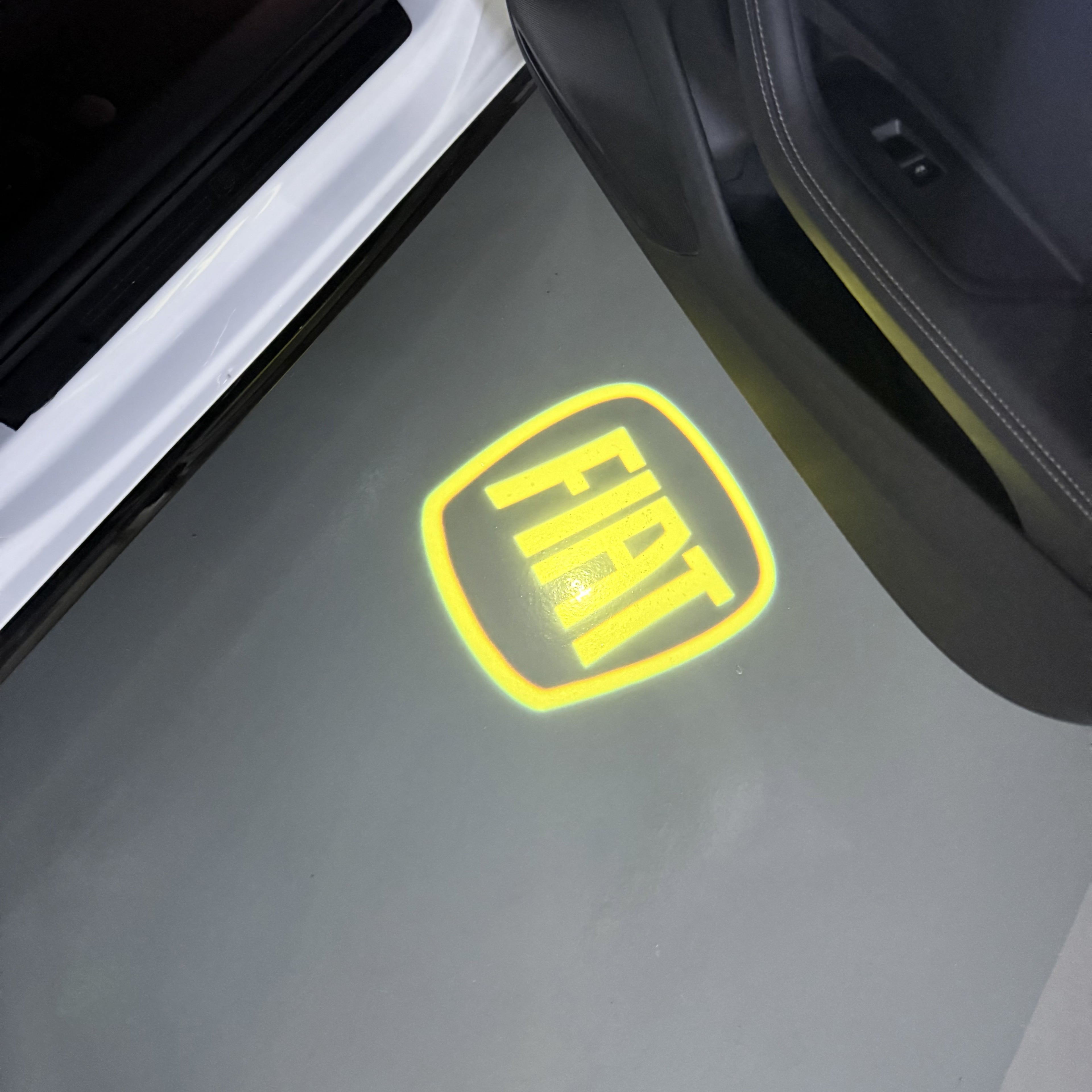 Alfa Romeo LOGO PROJECTOT LIGHTS Nr.04 (quantité 1 = 2 Logo Film / 2 feux de porte)