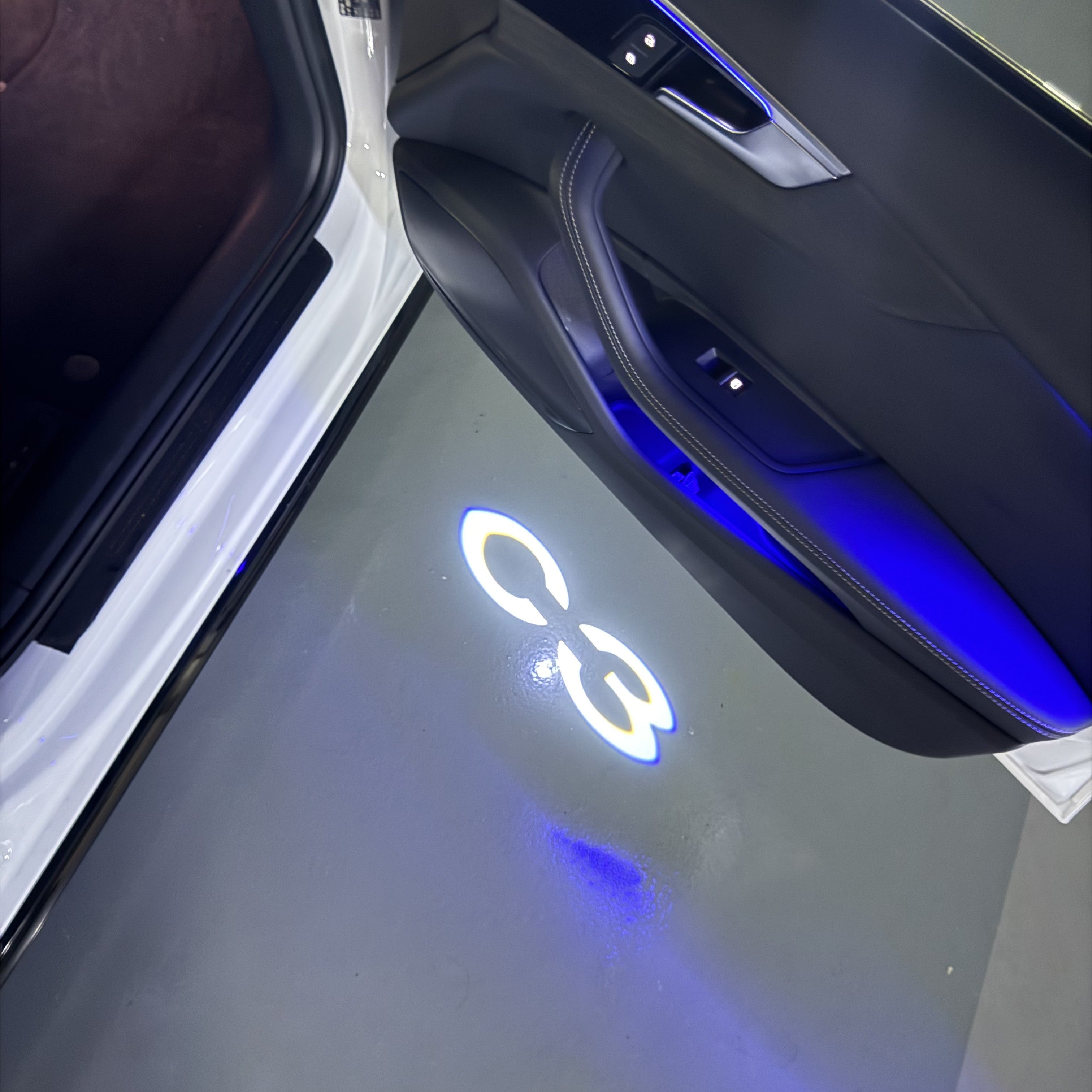 ÉCLAIRAGE DE PROJECTEUR BMW M3 LOGO Nr.24 (quantité 1 = 1 jeux / 2 feux de porte)