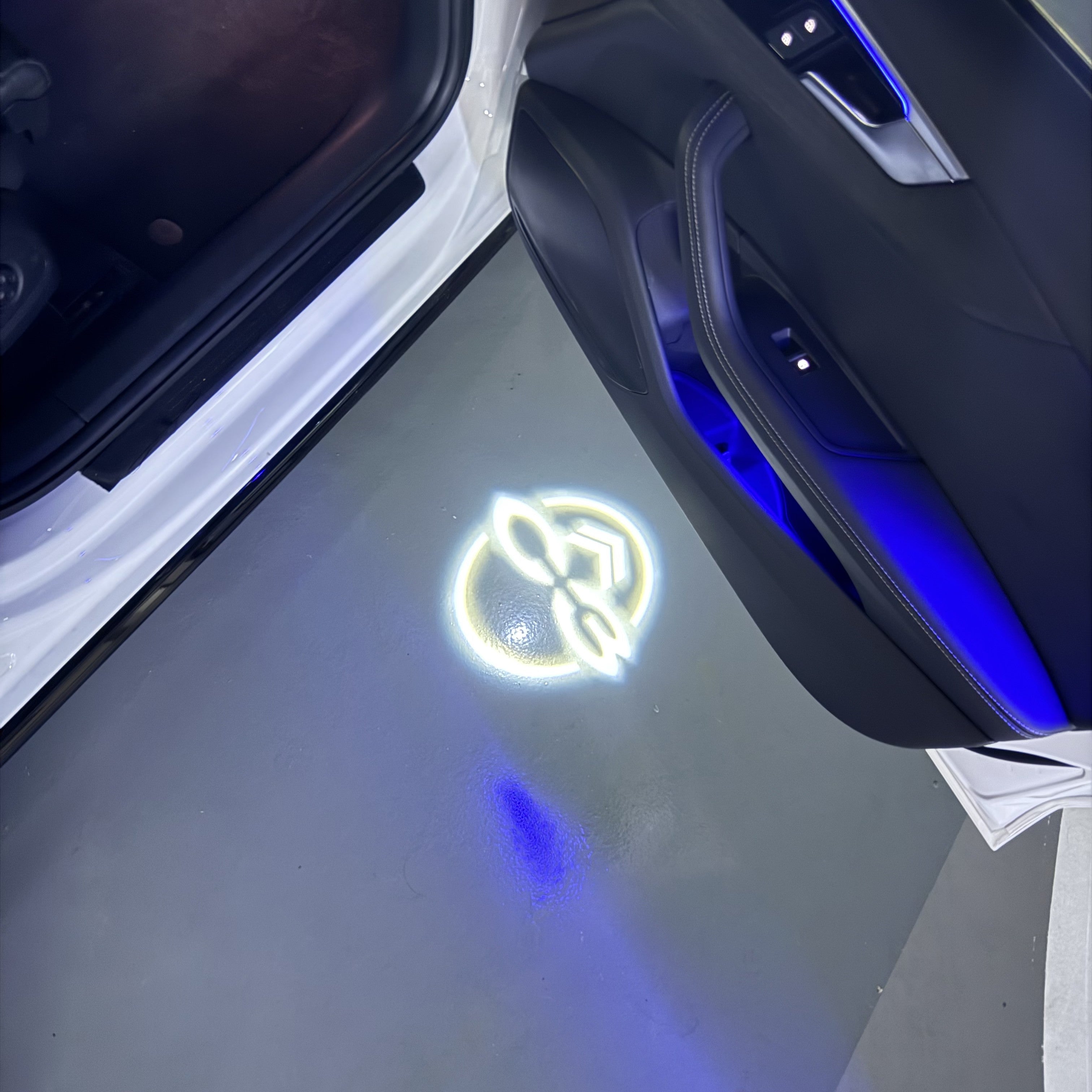 BMW M3 LOGO PROJECTOT LIGHTS Nr.24 (Menge 1 = 1 Sets/2 Türleuchten)