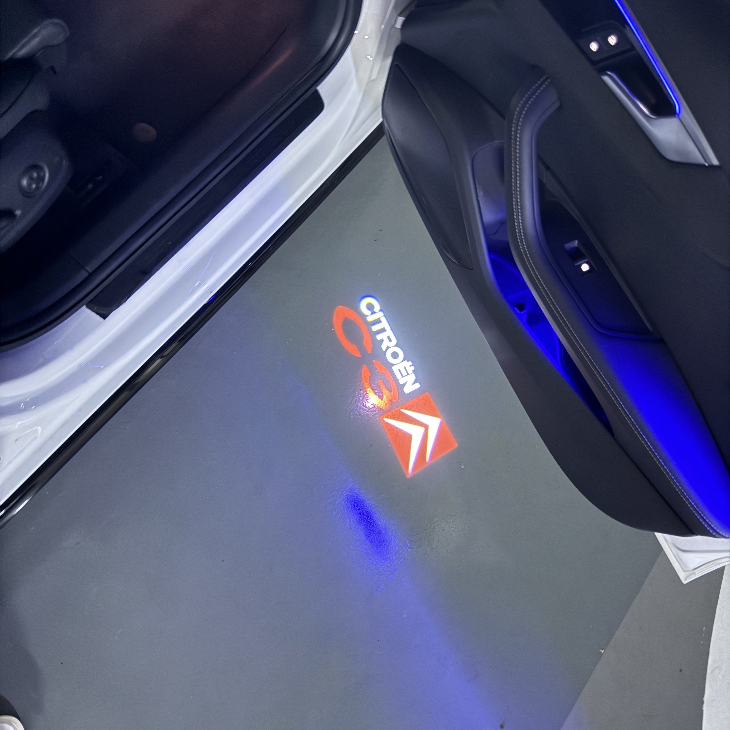 ÉCLAIRAGE DE PROJECTEUR BMW M3 LOGO Nr.24 (quantité 1 = 1 jeux / 2 feux de porte)