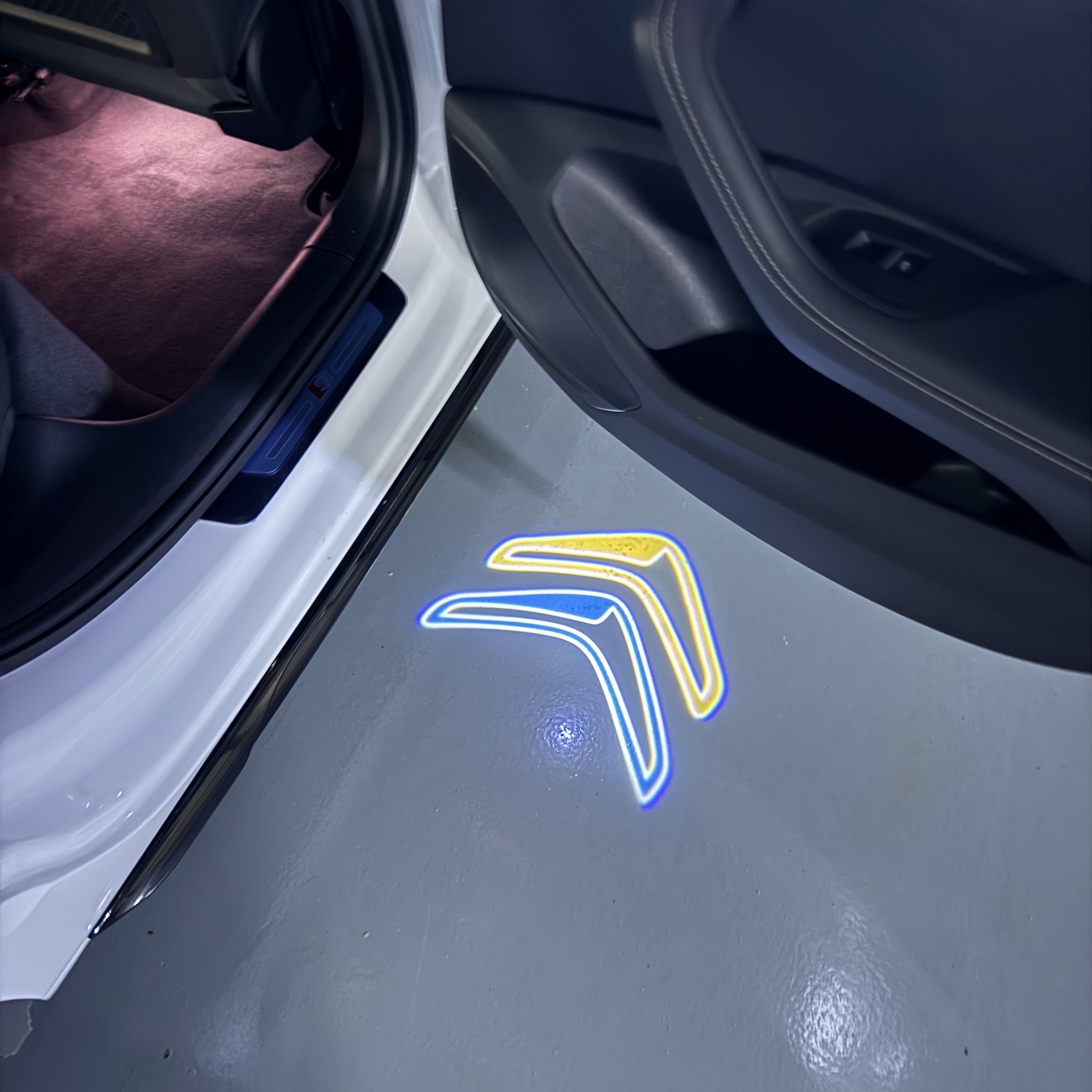 BMW M3 LOGO PROJECTOT LIGHTS Nr.24 (Menge 1 = 1 Sets/2 Türleuchten)