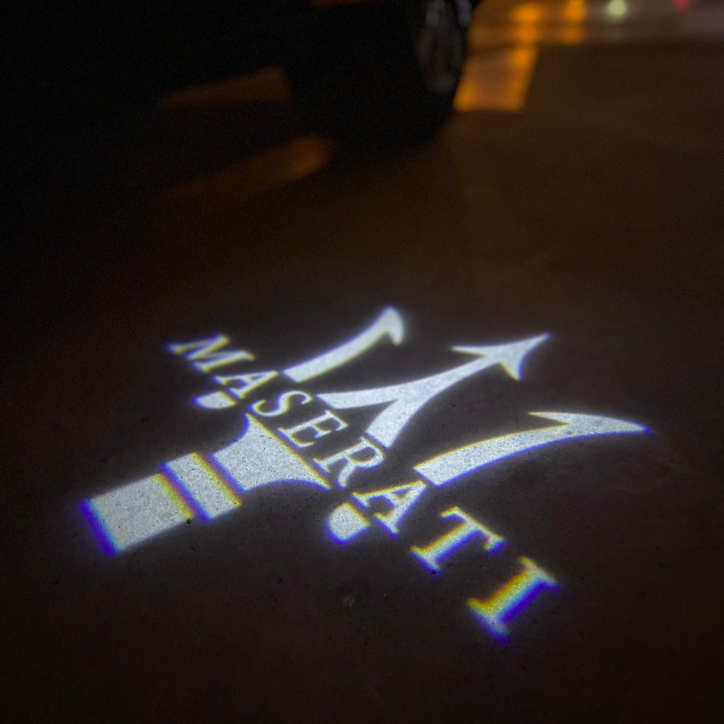 Maserati LOGO PROJECROTR LIGHTS Nr.01 (Anzahl 1 = 1 Sets / 2 Türleuchten)