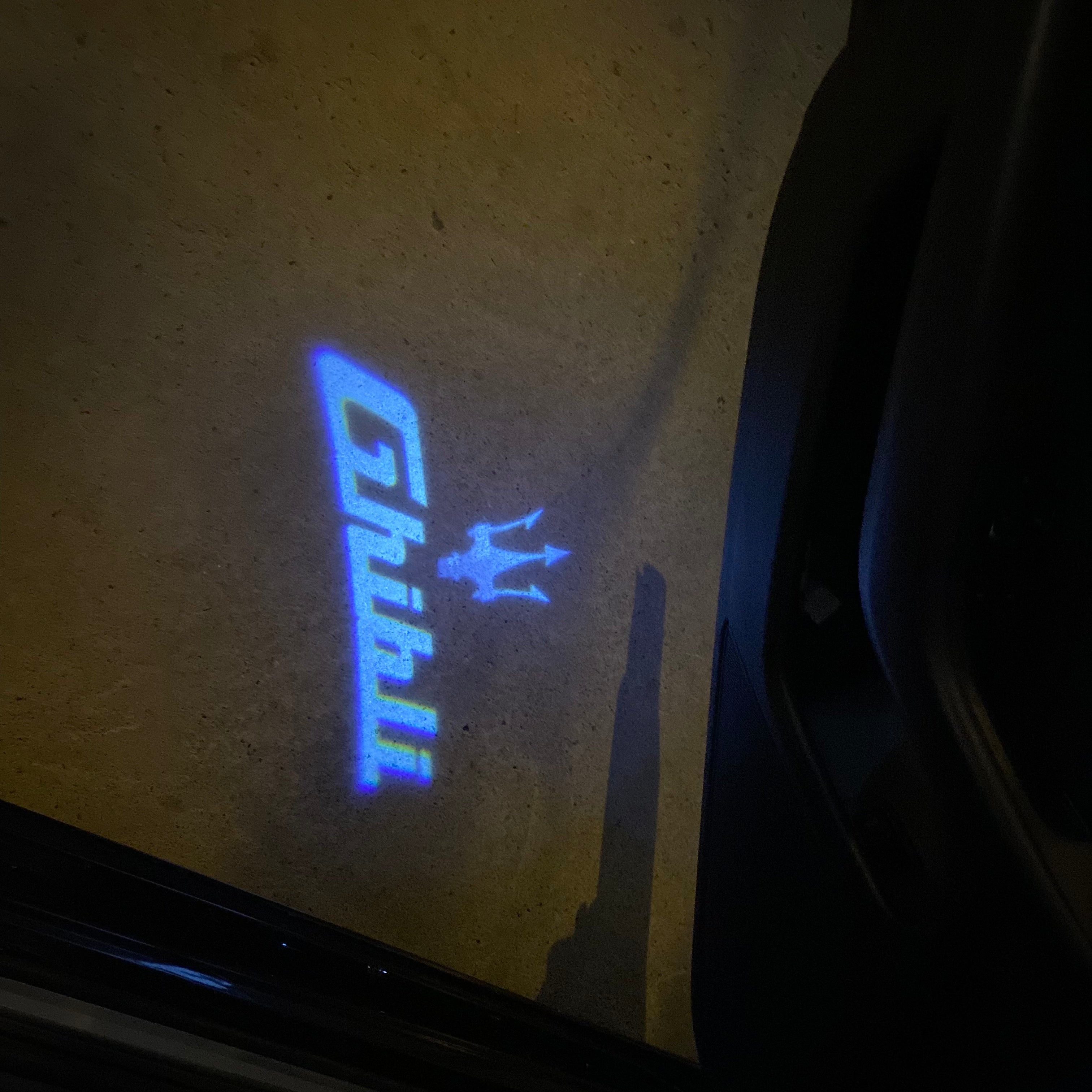 LUCES Maserati LOGO PROJECROTR Nr.01 (cantidad 1 = 1 juegos / 2 luces de puerta)
