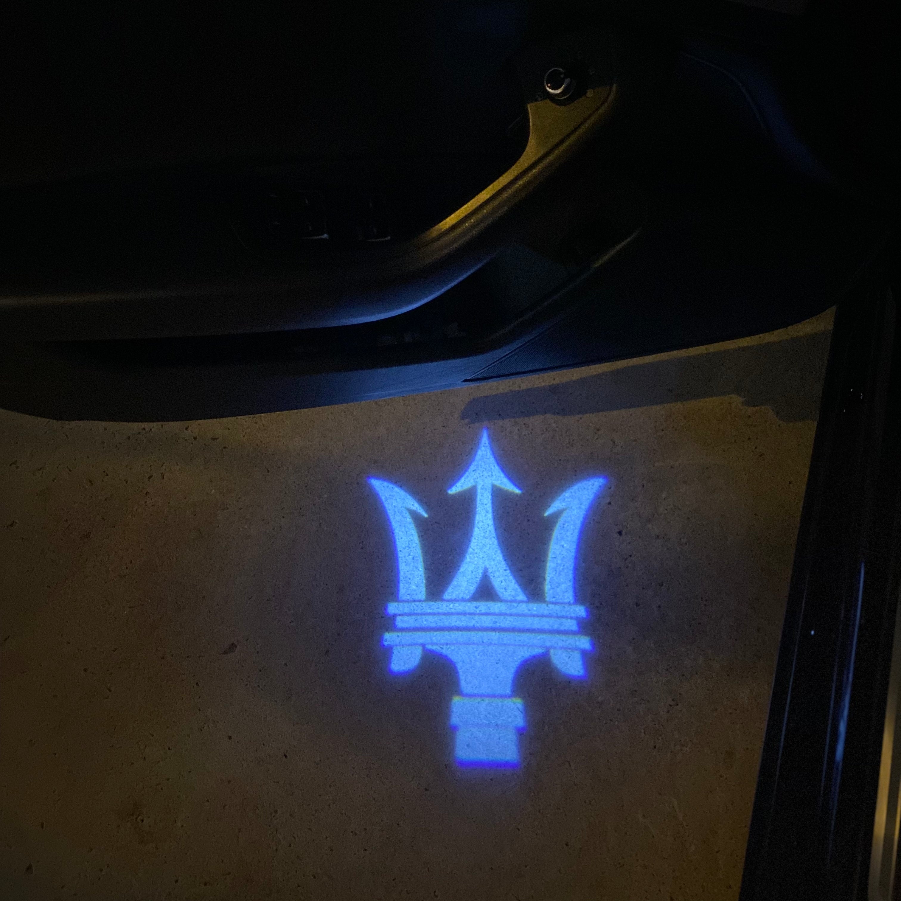 Maserati LOGO PROJECROTR LIGHTS Nr.01 (quantità 1 = 1 set / 2 luci porta)
