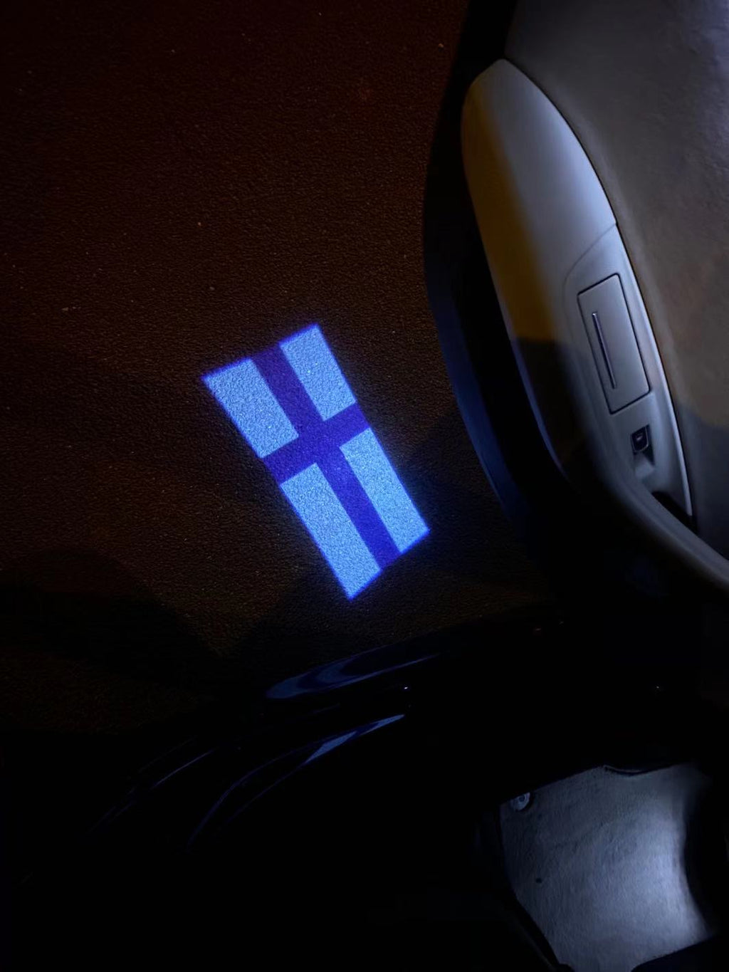 Finlandia Suomen tasavalta National Flag logo (quantità 1 = 1 set / 2 logo film / Può sostituire le luci altri loghi)