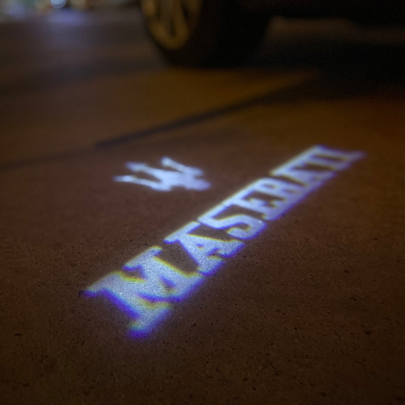 Maserati LOGO PROJECROTR LIGHTS Nr.01 (Anzahl 1 = 1 Sets / 2 Türleuchten)