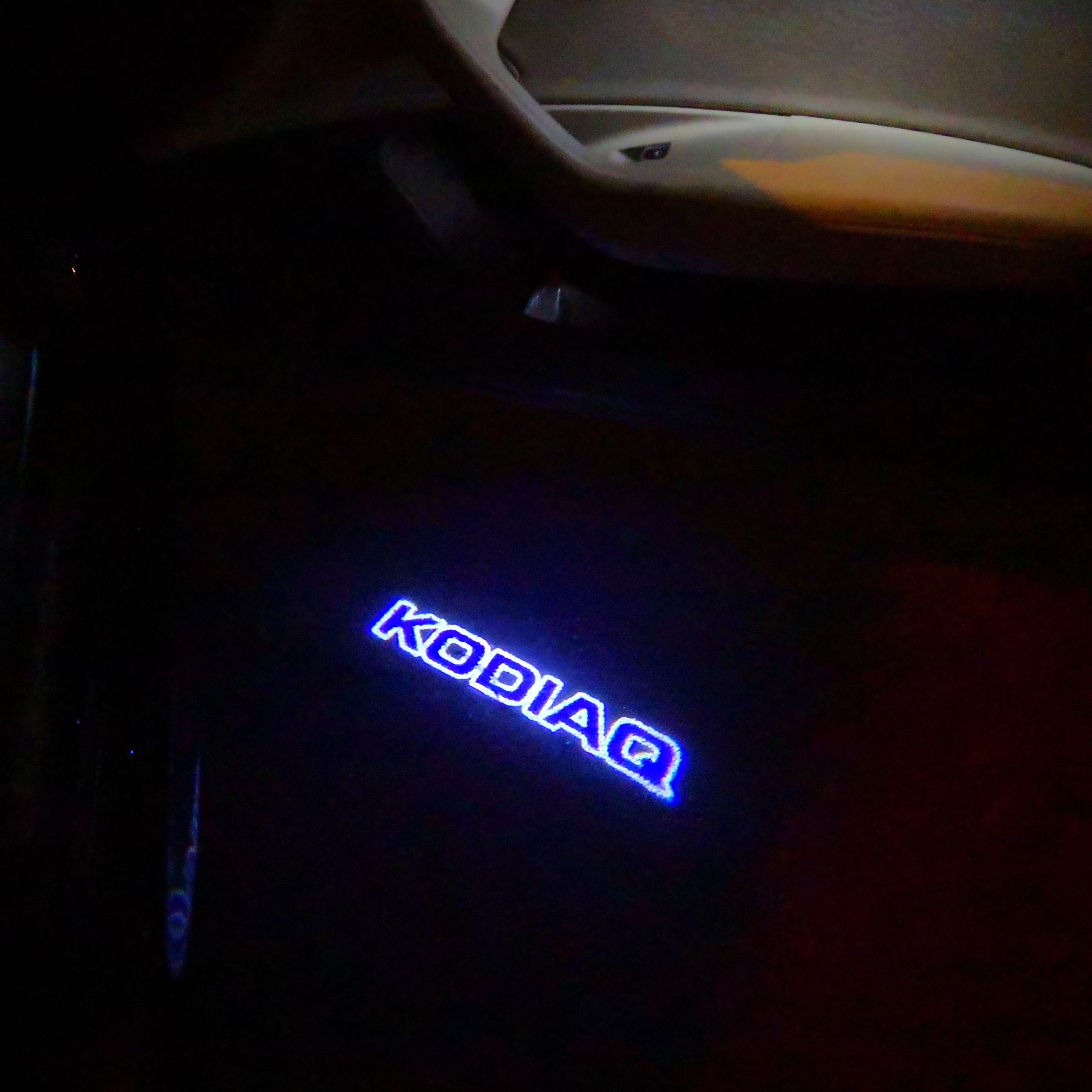 SKODA KODIAQ LOGO PROJECTOT LIGHTS Nr.98 (Menge 1 = 2 Logo Film/2 Türleuchten)