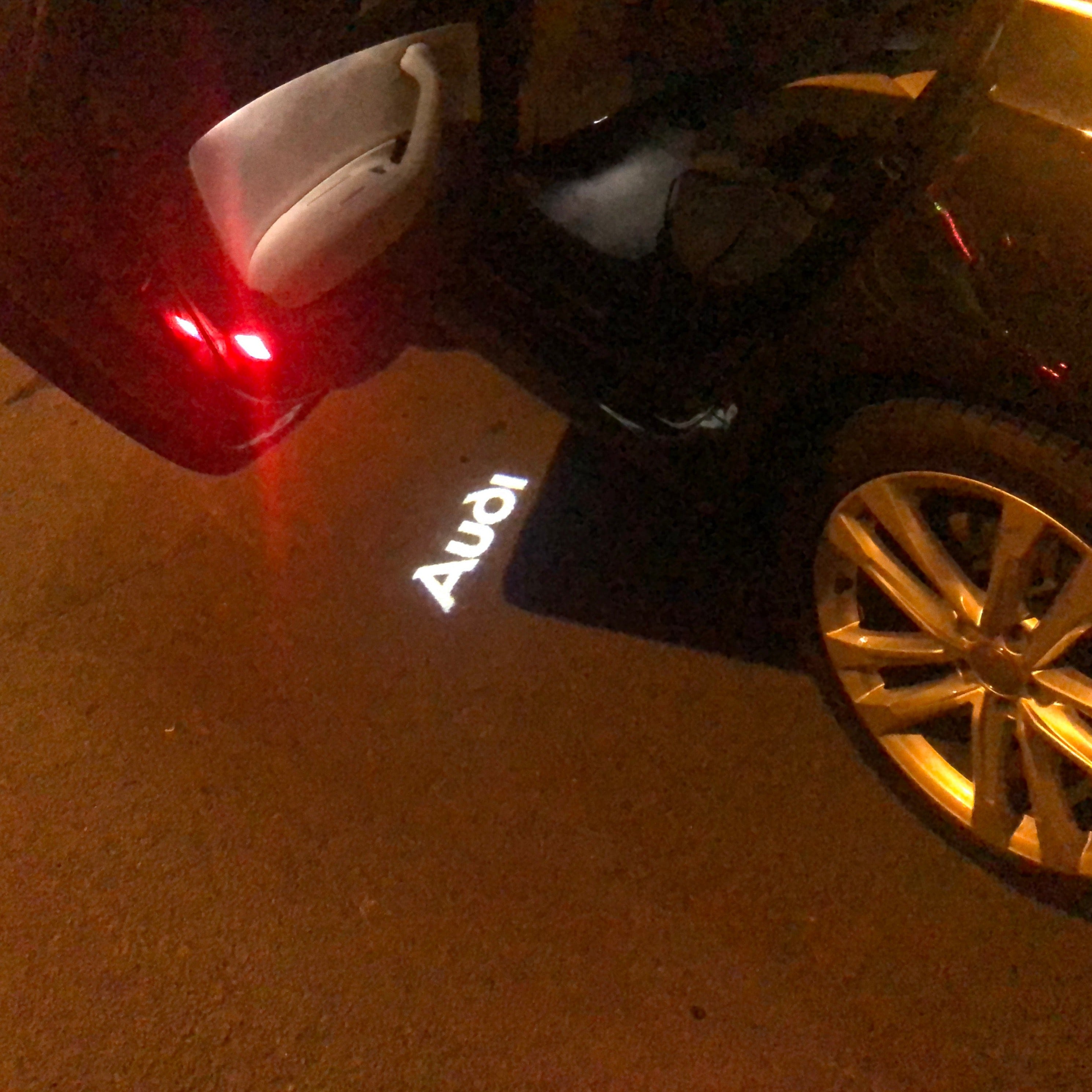 AUDI LOGO PROJECROTR LIGHTS Nr.02 (quantità 1 = 2 Logo Films /2 luci porta)