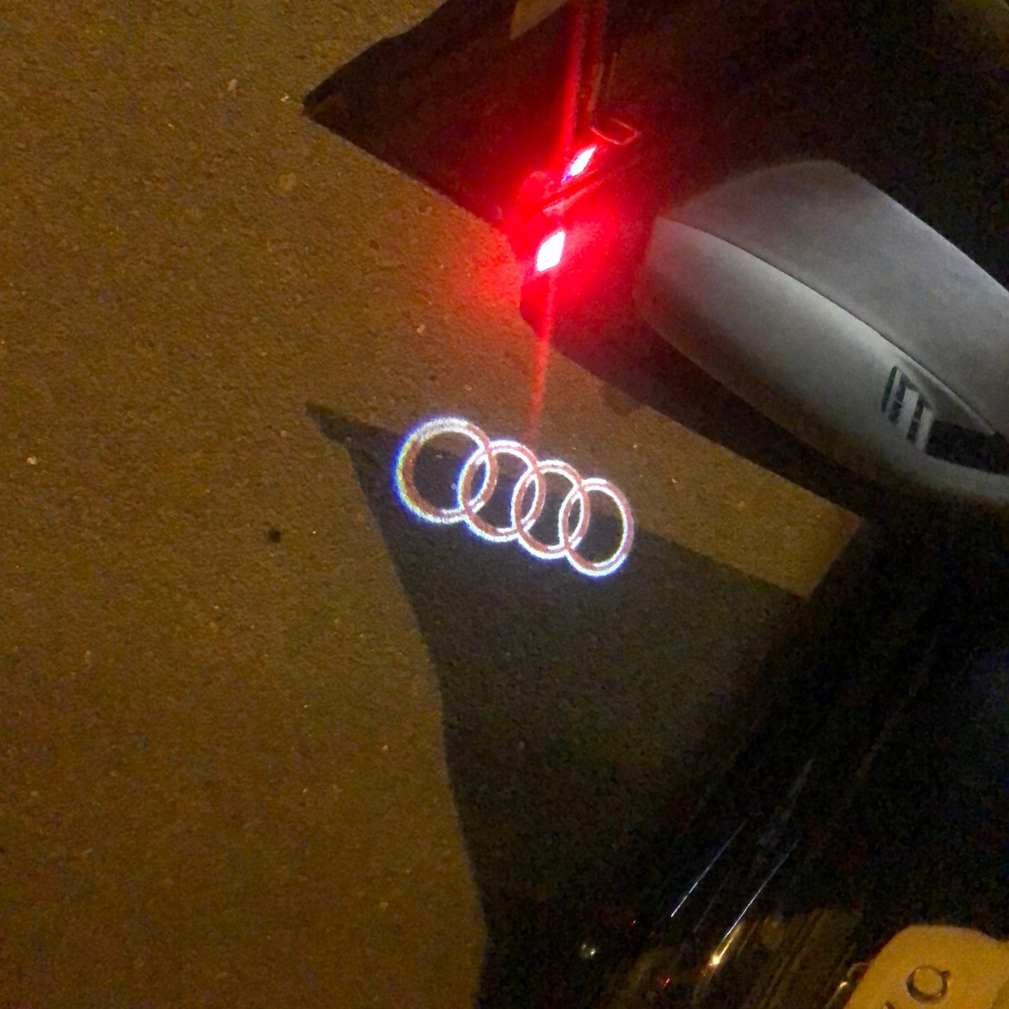 AUDI 4 RINGS LOGO PROJECTOT LIGHTS Nr.143  (quantity 1 = 2 Logo Films /2 door lights ）