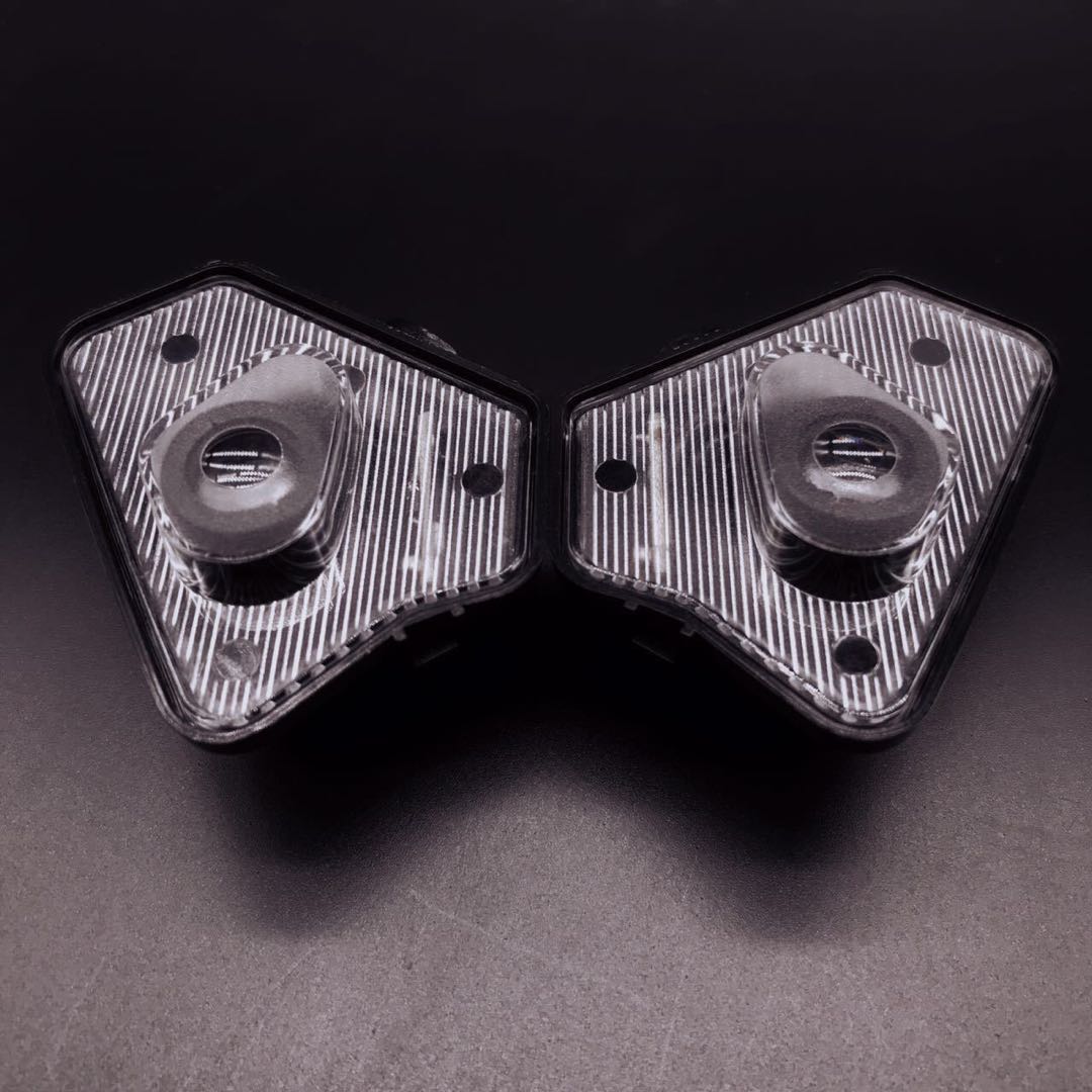 Mercedes Benz UMFELDLIGHTING CON PROIEZIONE DEI LOGHI MARKEN