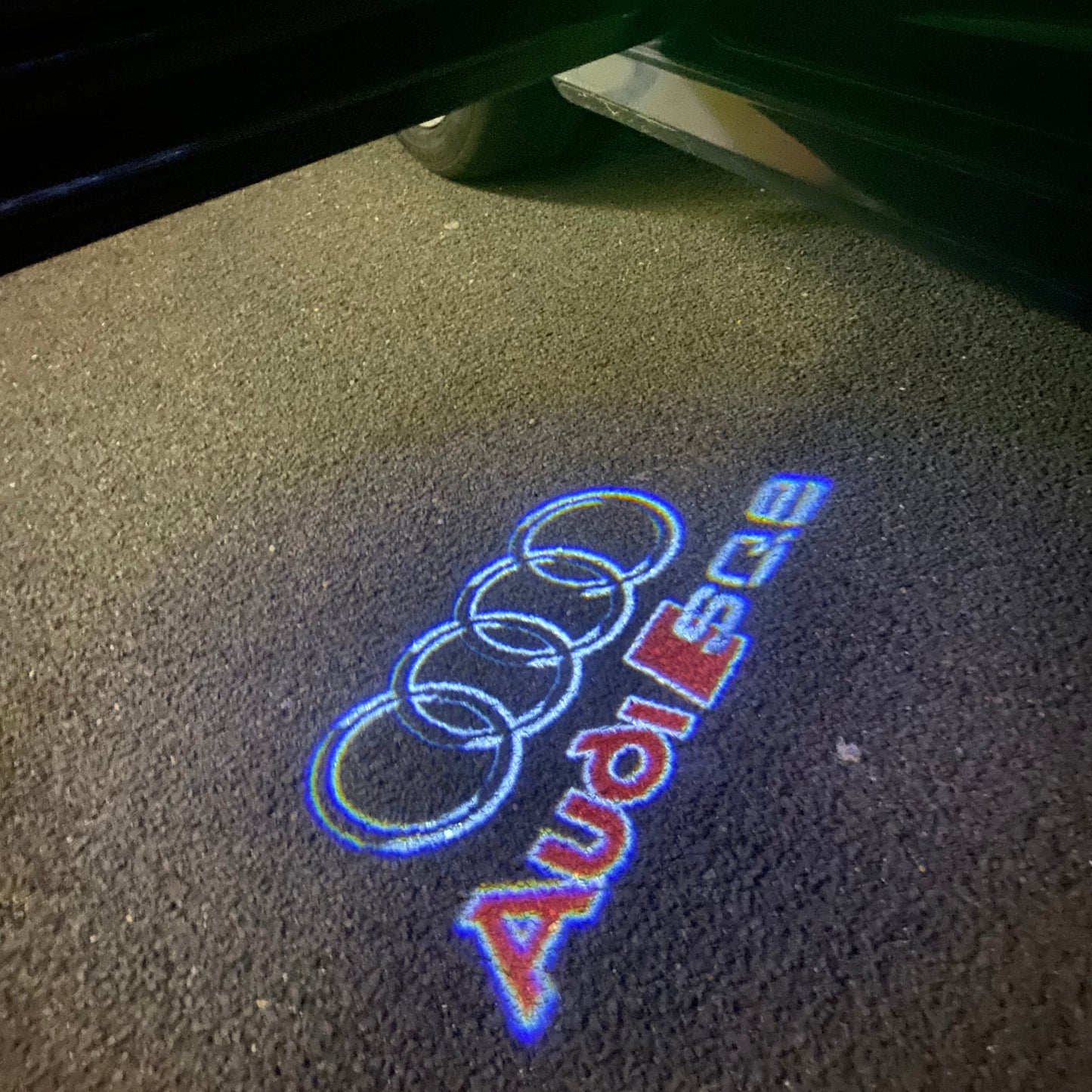 AUDI LOGO PROJECTOT LIGHTS Nr.255 (الكمية 1 = 2 Logo Films /2 أضواء الباب)