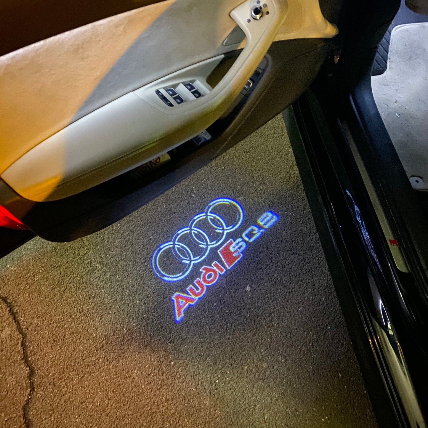 AUDI LOGO PROJECTOT LIGHTS Nr.255 (الكمية 1 = 2 Logo Films /2 أضواء الباب)