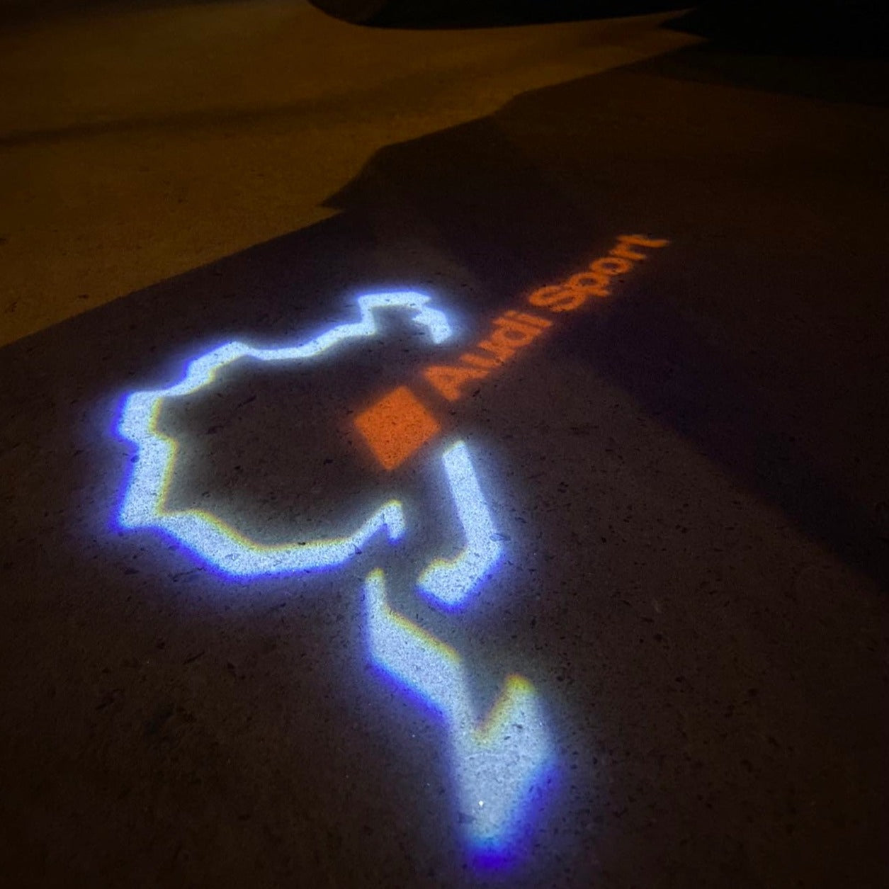 أضواء جهاز عرض شعار AUDI رقم 31 (الكمية 1 = 2 فيلم شعار / 2 مصباح باب)