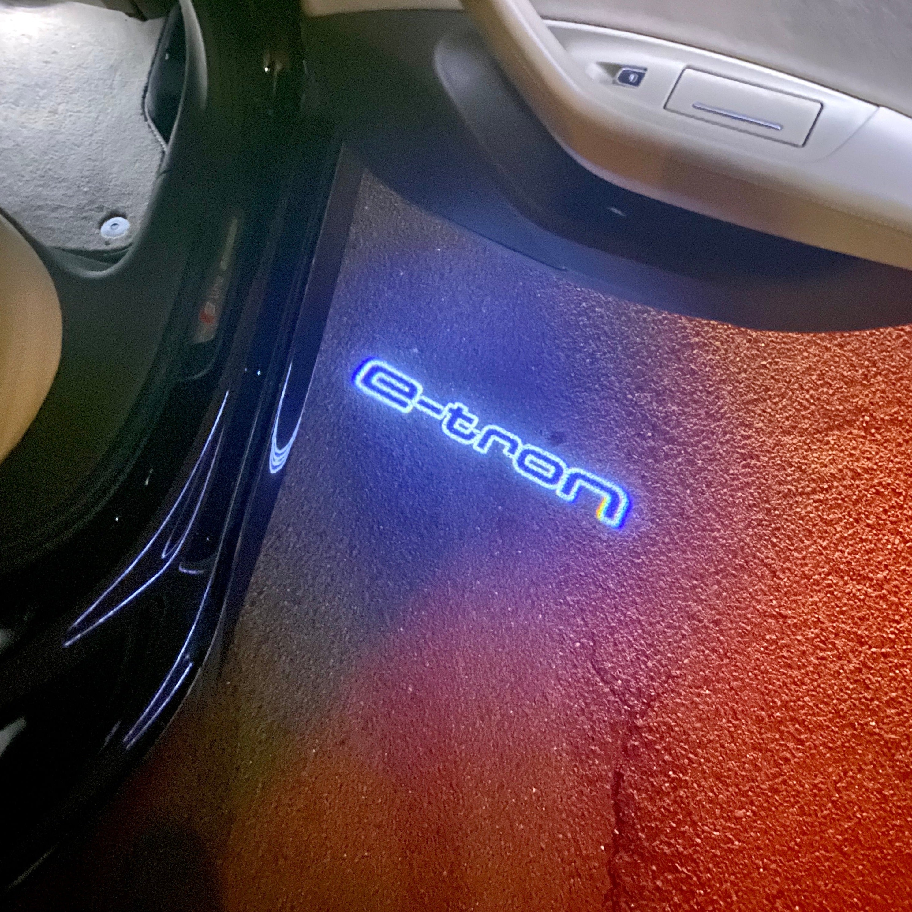 AUDI LOGO PROJECTOT LIGHTS Nr.16 (الكمية 1 = 2 Logo Films /2 أضواء الباب)