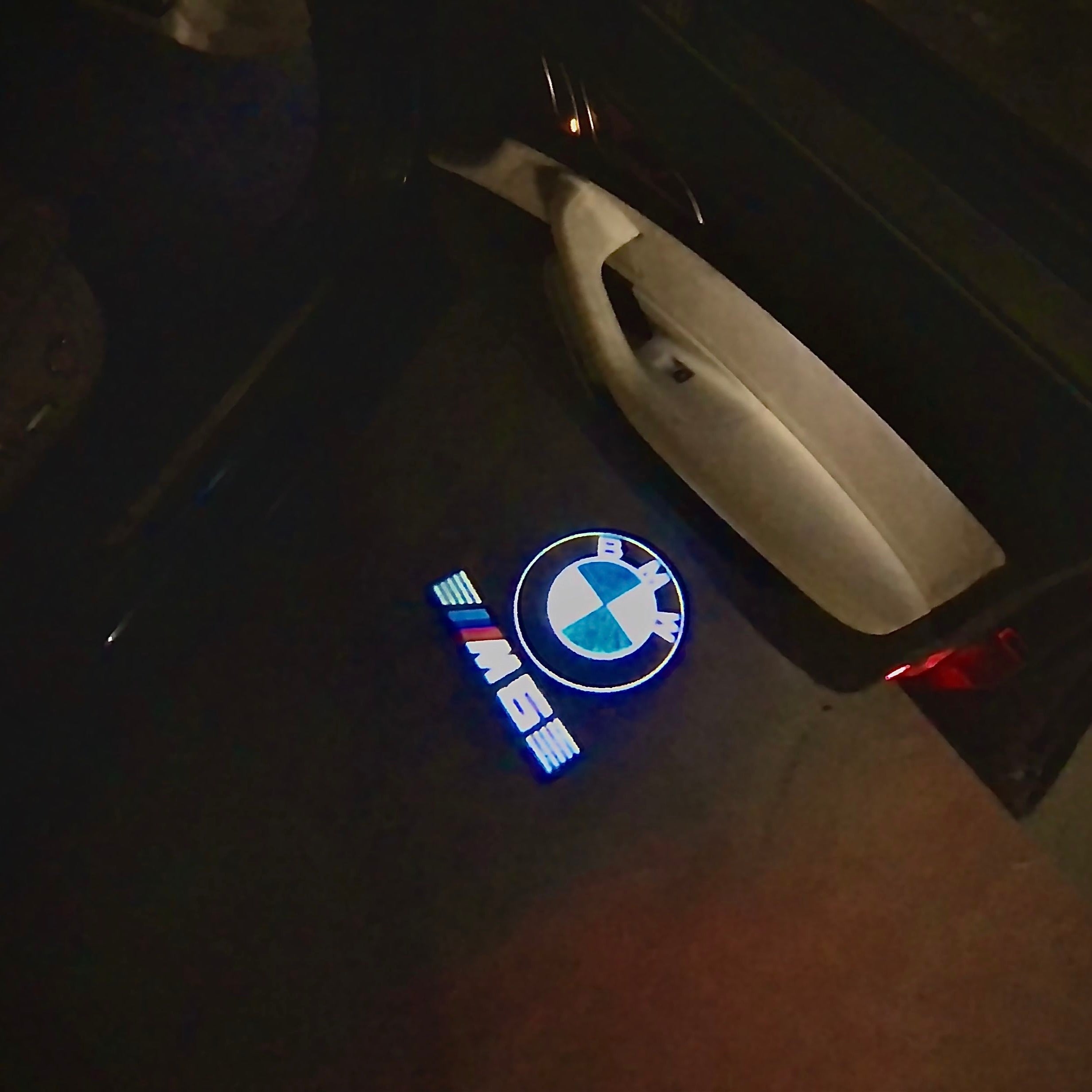 BMW M6 LOGO PROJECTOT LIGHTS Nr.04 (Menge 1 = 1 Sets/2 Türleuchten)