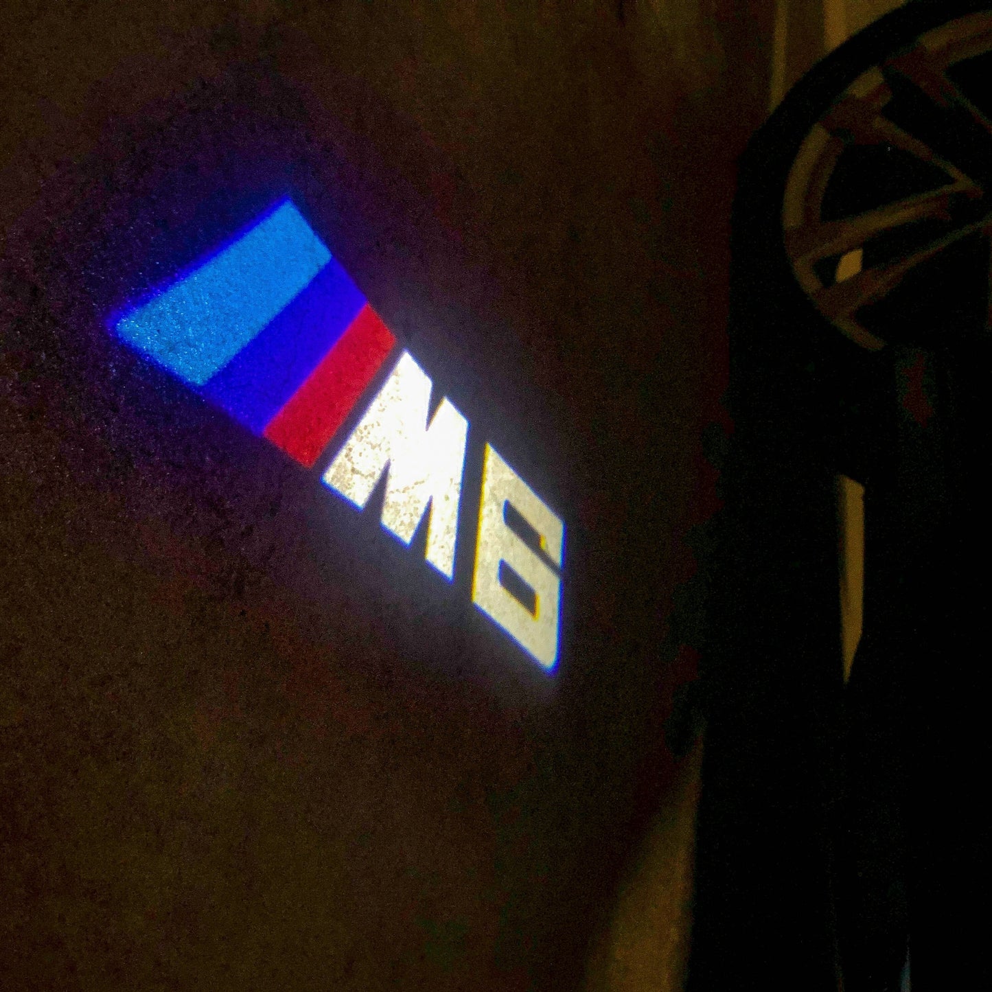 BMW M6 LOGO PROJECTOT LIGHTS Nr.04 (Menge 1 = 1 Sets/2 Türleuchten)