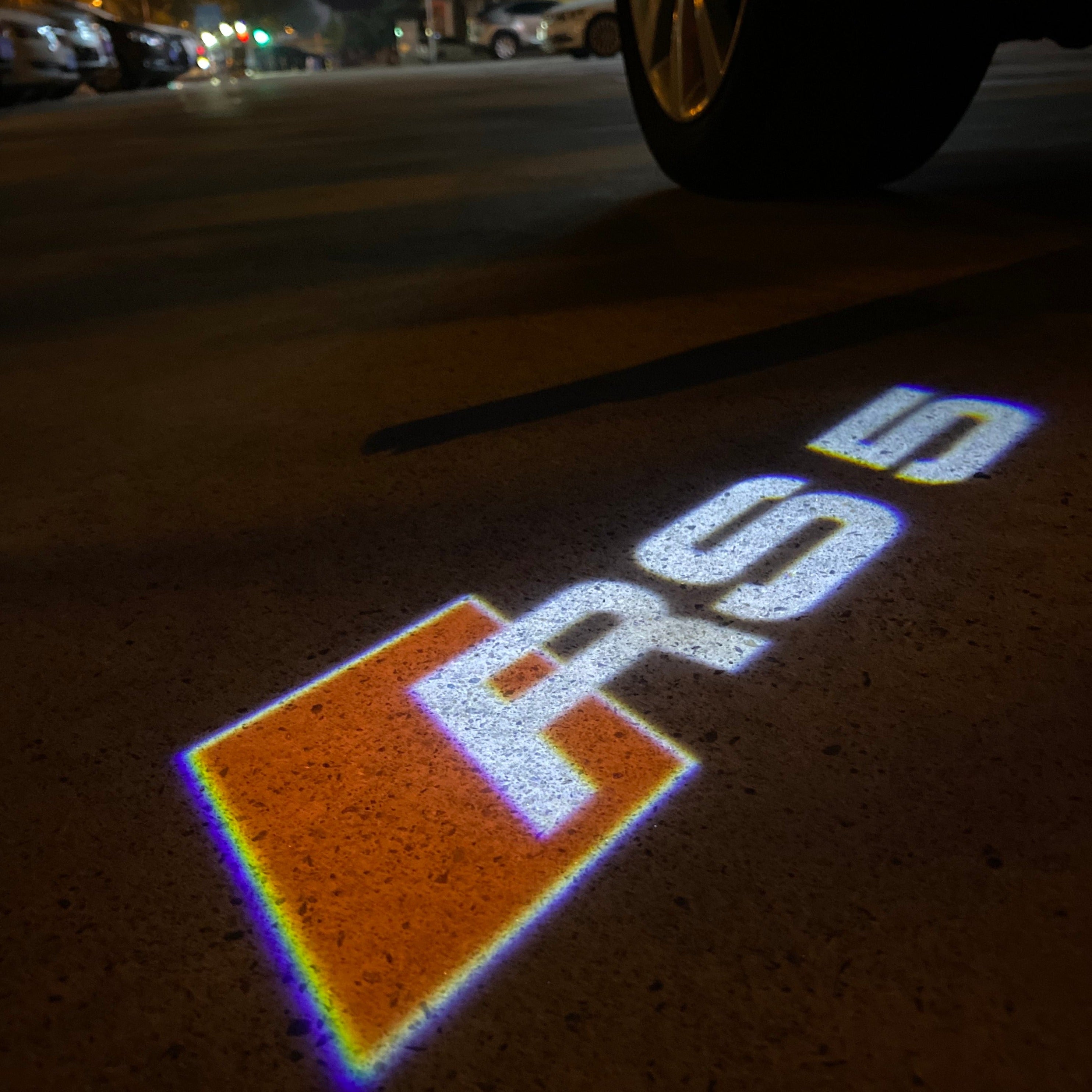 أضواء بروجكتور شعار أودي عدد 54 (الكمية 1 = 2 فيلم شعار / 2 باب)