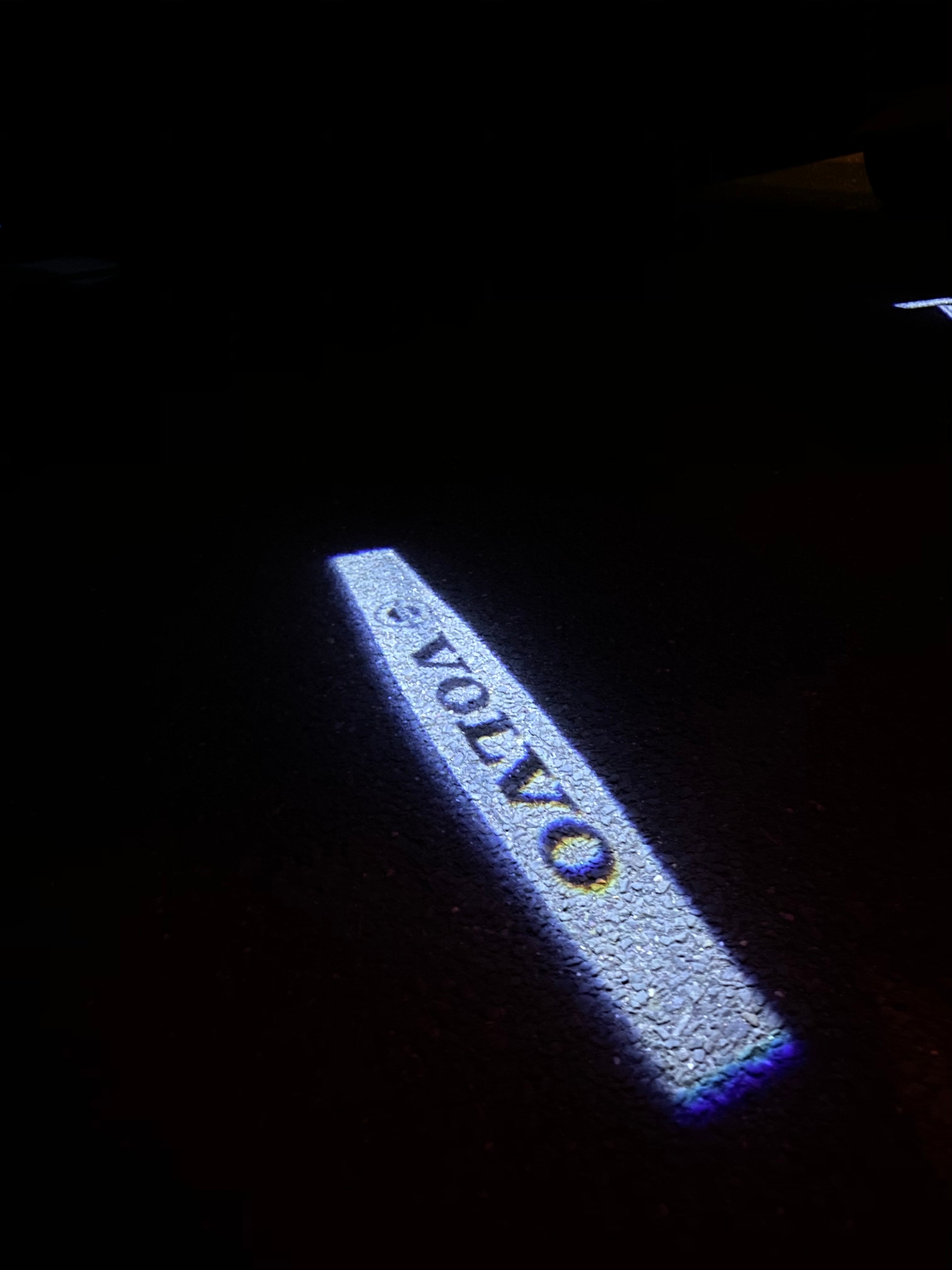 فولفو LOGO بروجكتور LIGHTS Nr.52 (الكمية 1 = 2 شعار فيلم / 2 أضواء الباب)