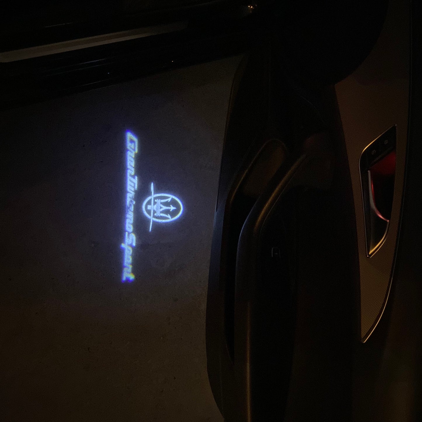 Maserati LOGO PROJECROTR LIGHTS Nr.01 (Anzahl 1 = 1 Sets / 2 Türleuchten)