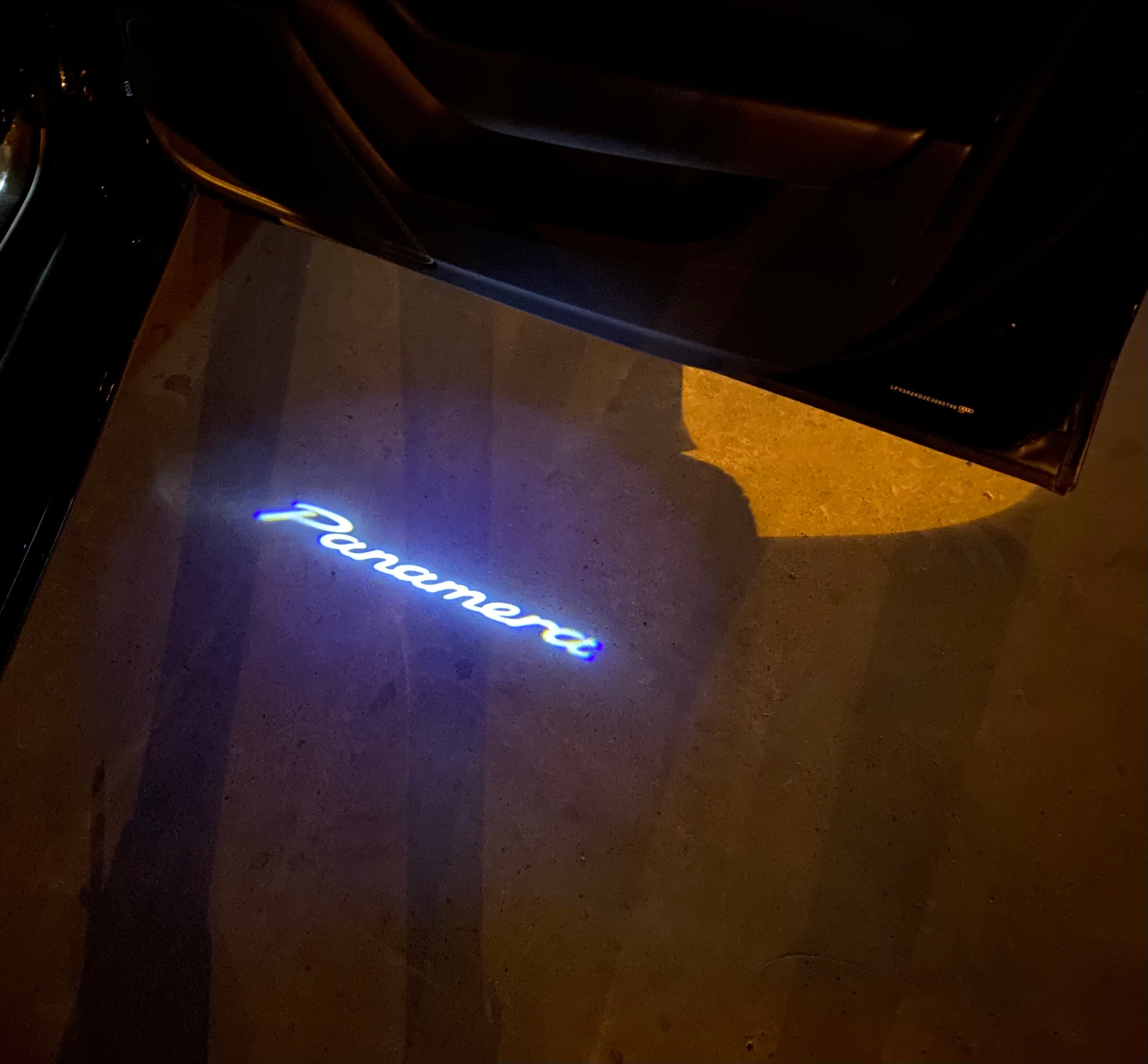 PORSCHE LOGO PROJECTOT LIGHTS Nr.84 (cantidad 1 = 2 logo película / 2 luces de puerta)