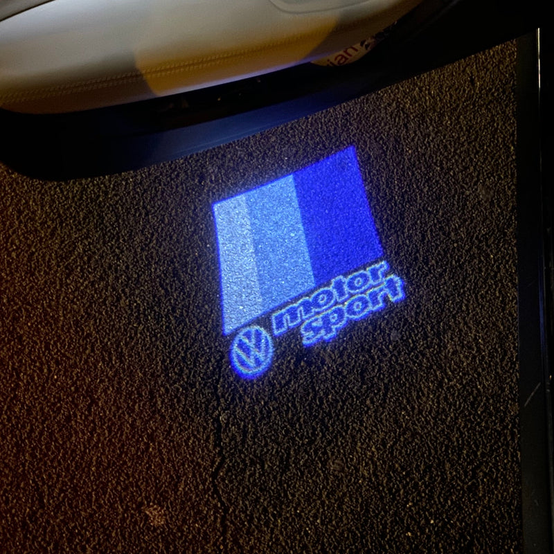 Volkswagen Luces de puerta Motor Sport Logo Nr. 150 (cantidad 1 = 2 películas de logotipo / 2 luces de puerta)