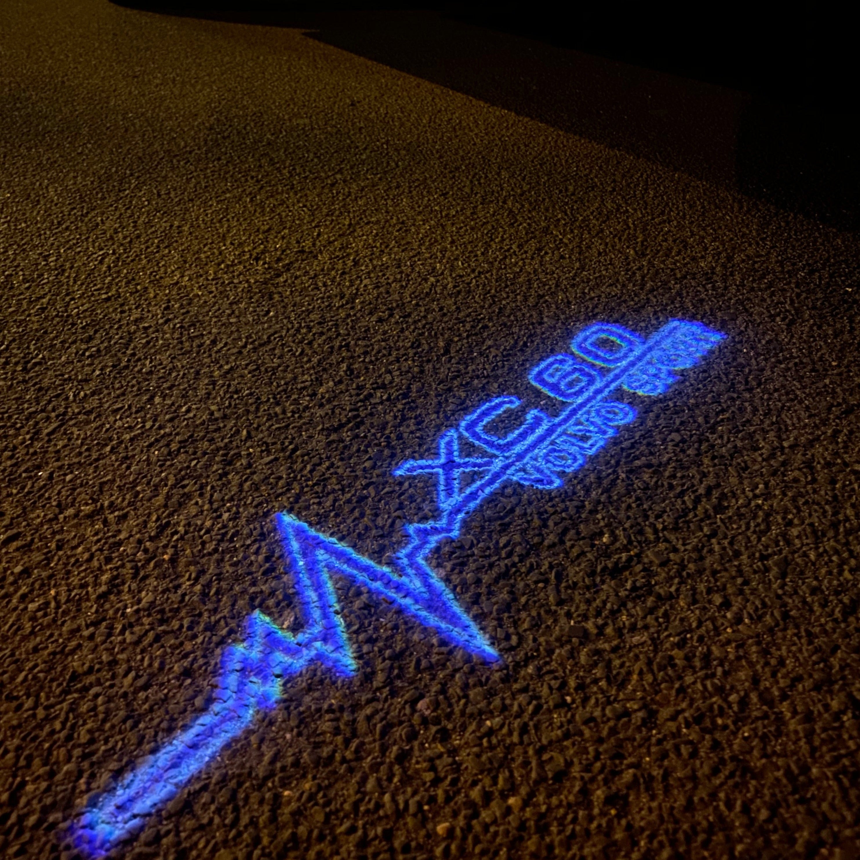 XC60 LOGO PROJECTOR LIGHTS Nr.43 (الكمية 1 = 2 شعار فيلم / 2 مصباح باب)