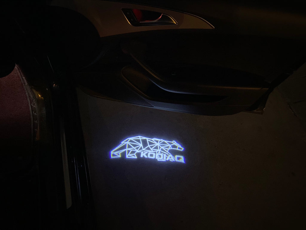 SKODA KODIAQ LOGO PROJECTOT LIGHTS Nr.68 (Menge 1 = 2 Logo Film / 2 Türlichter)