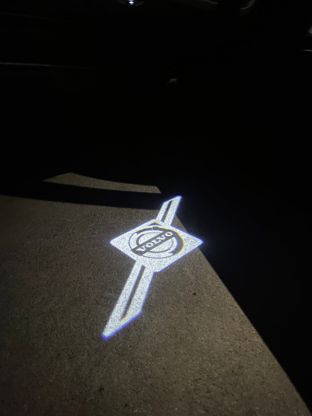 Volvo Original  LOGO PROJECROTR LIGHTS Nr.29 (quantity  1 =  2 Logo Film /  2 door lights)