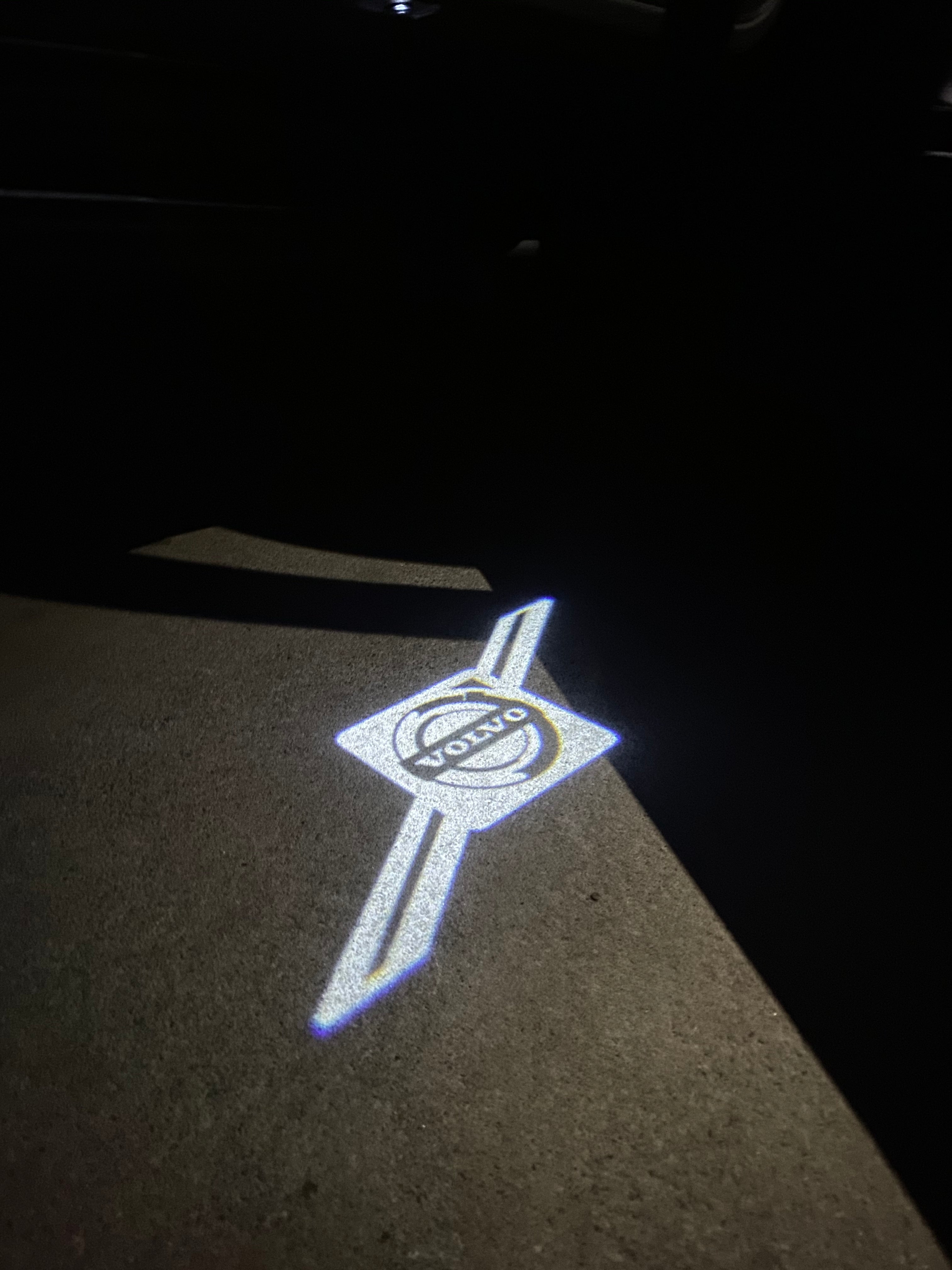 Volvo Original  LOGO PROJECROTR LIGHTS Nr.29 (quantity  1 =  2 Logo Film /  2 door lights)