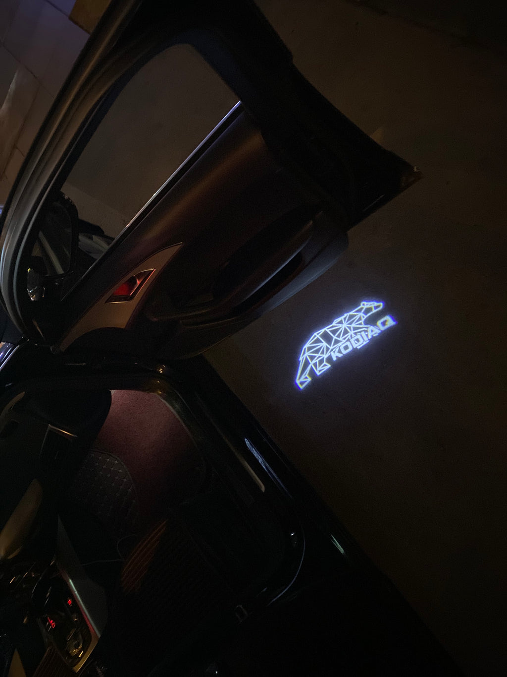 SKODA KODIAQ LOGO PROJECTOT LIGHTS Nr.68 (Menge 1 = 2 Logo Film / 2 Türlichter)