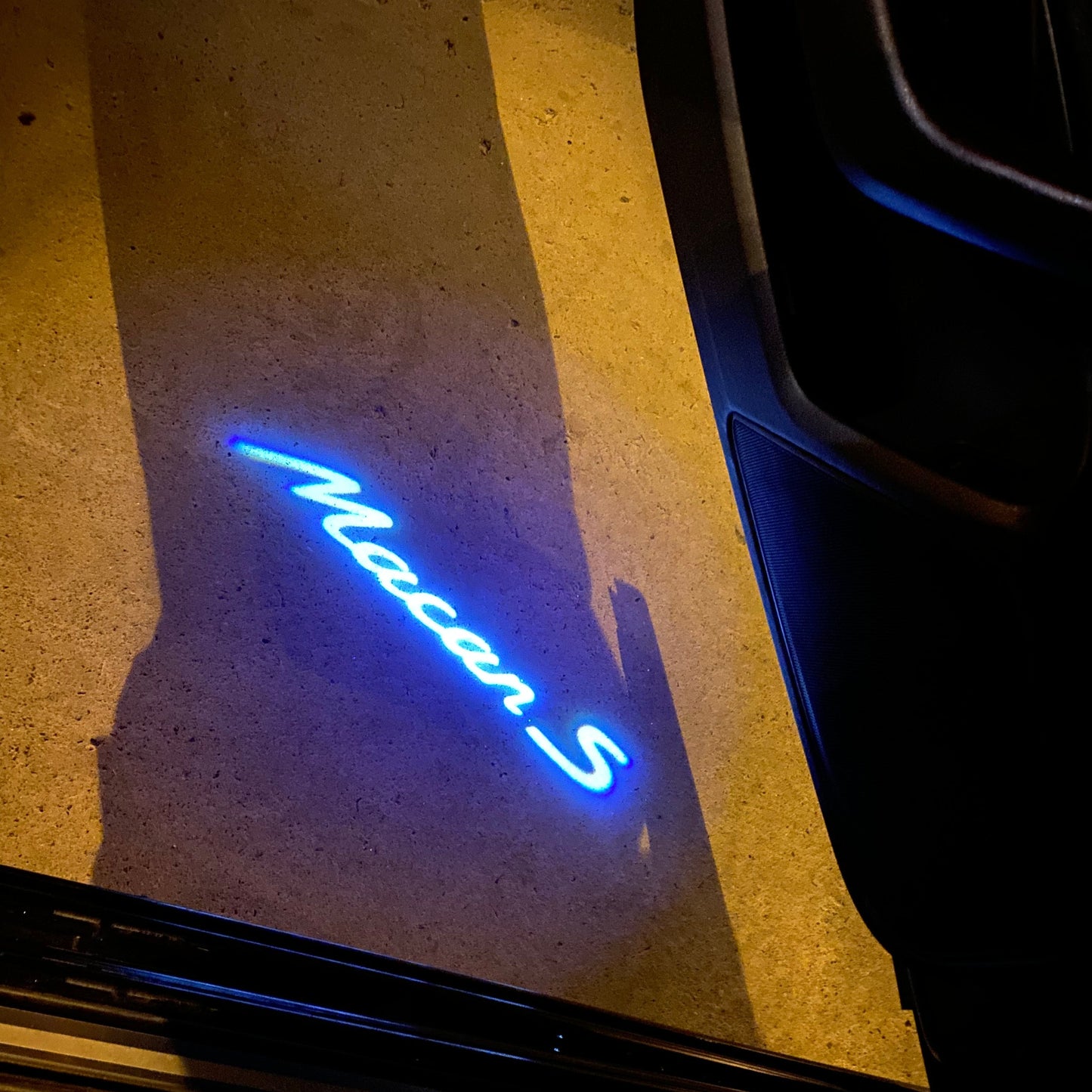 PORSCHE MACAN  LOGO PROJECTOT LIGHTS Nr.8091(quantity  1 =  2 Logo Film /  2 door lights)