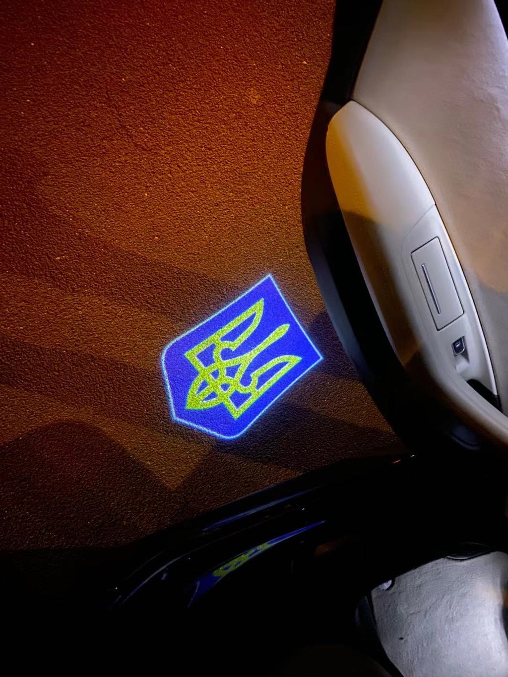 Ukraine - Nationalflagge Logo (Menge 1 = 1 Sätze / 2 Logo-Film / Kann von Lichtern andere Logos ersetzen)