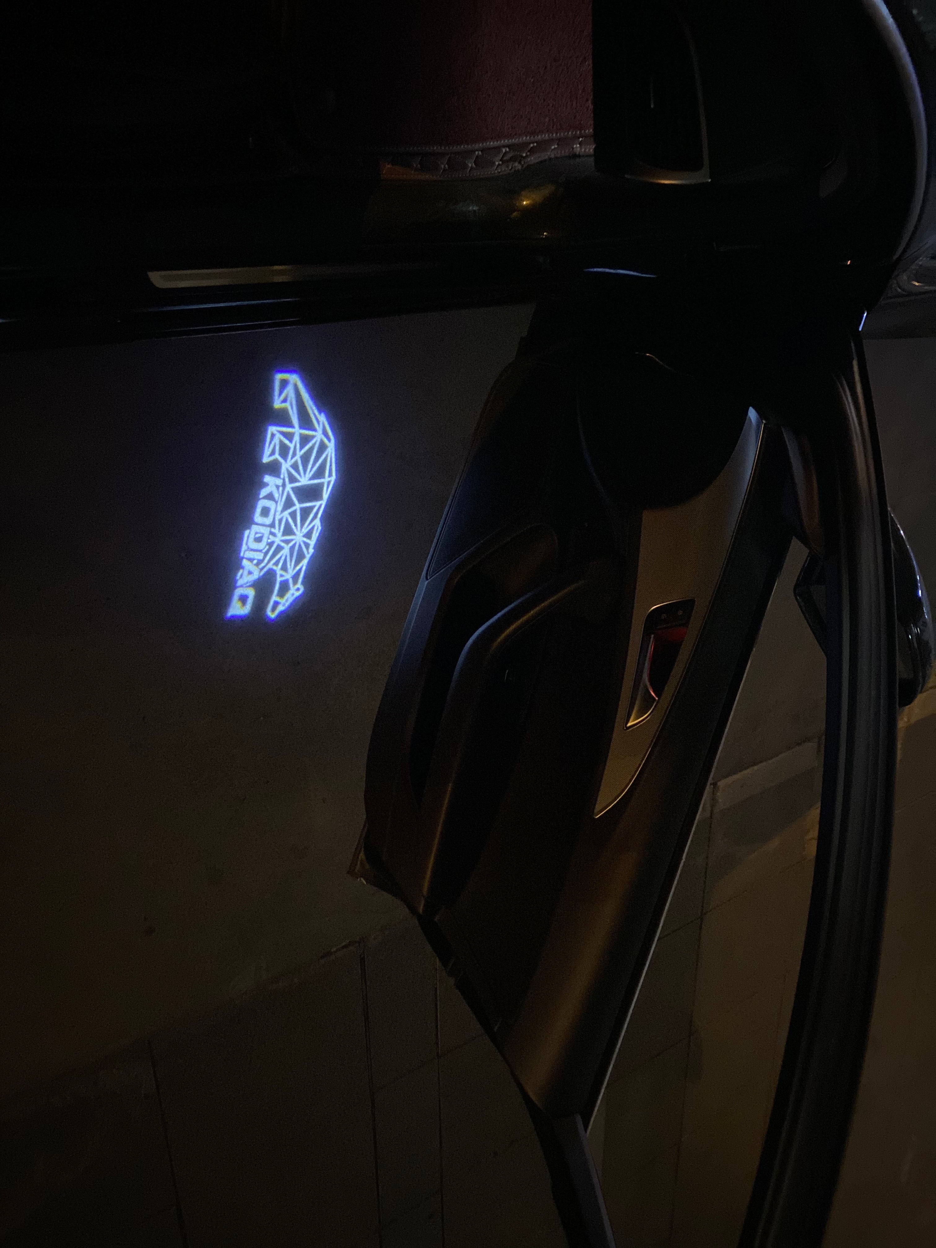 SKODA KODIAQ LOGO PROJECTOT LIGHTS Nr.68 (Menge 1 = 2 Logo Film / 2 Türlichter)