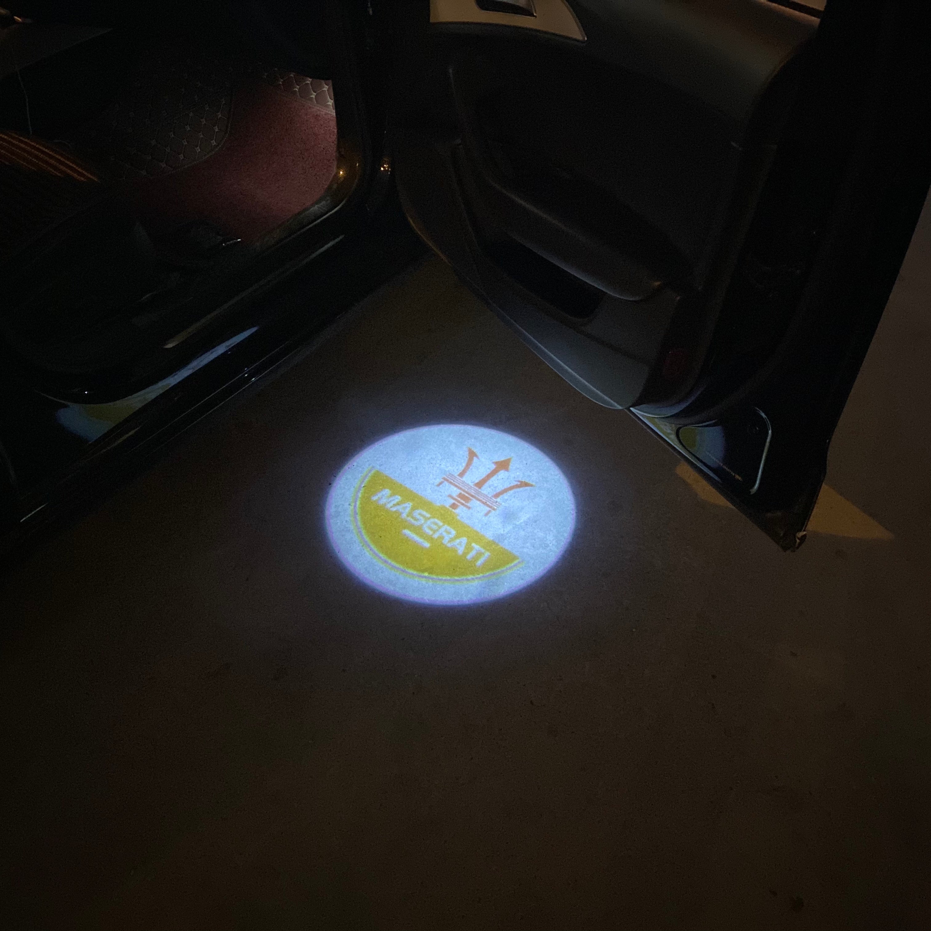 Maserati LOGO PROJECROTR LIGHTS Nr.01 (quantità 1 = 1 set / 2 luci porta)