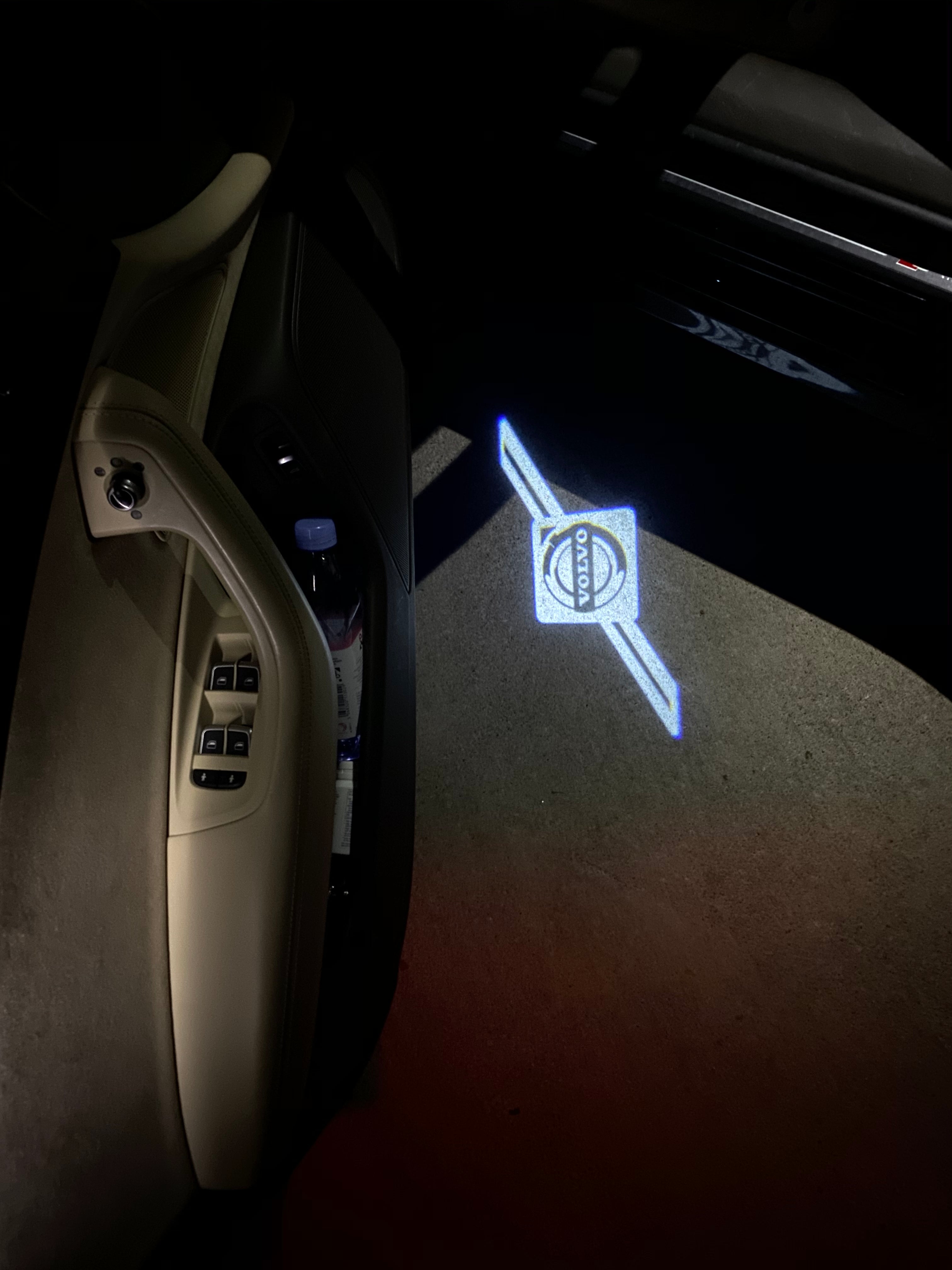 Volvo Original  LOGO PROJECROTR LIGHTS Nr.29 (quantity  1 =  2 Logo Film /  2 door lights)