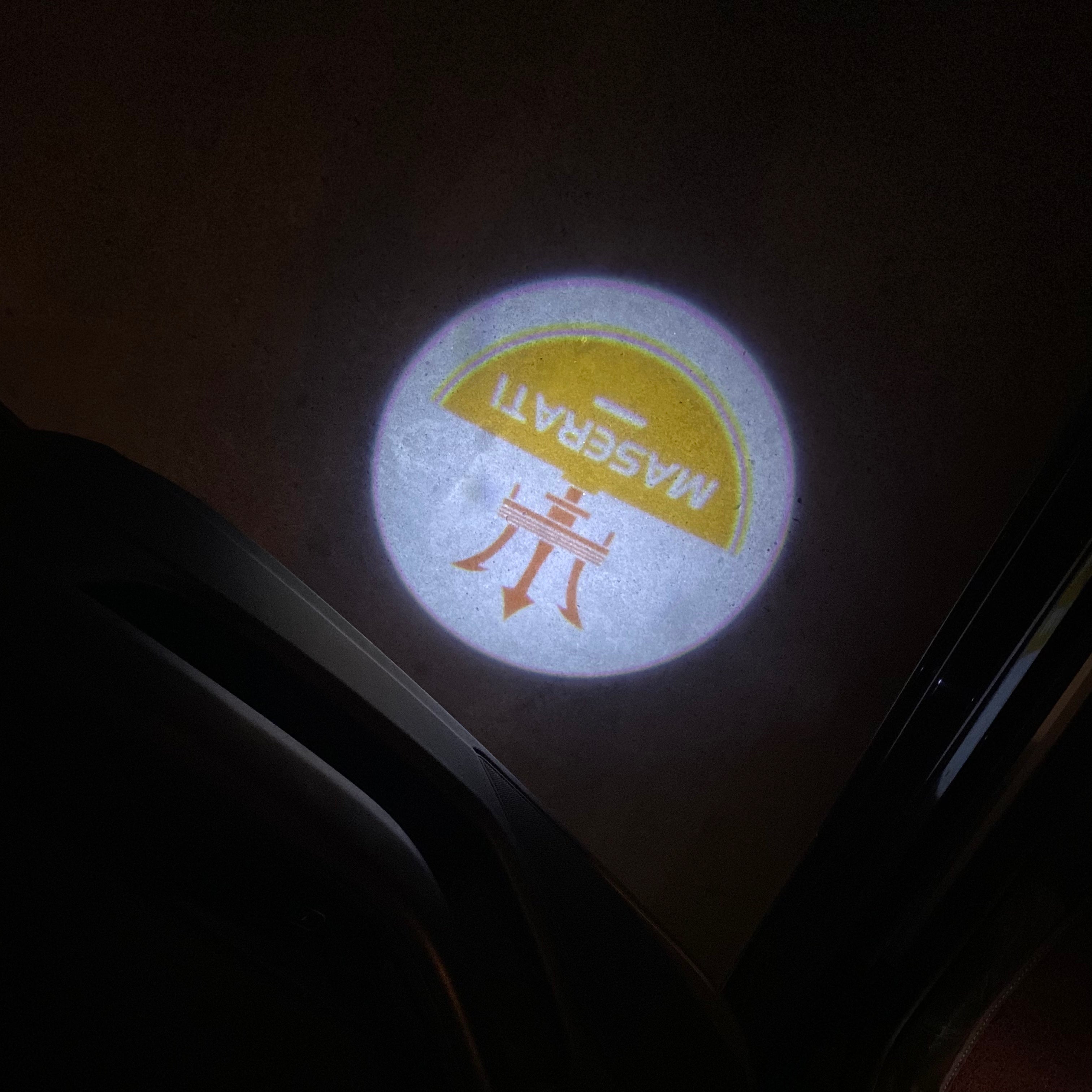 Maserati LOGO PROJECROTR LIGHTS Nr.01 (quantità 1 = 1 set / 2 luci porta)