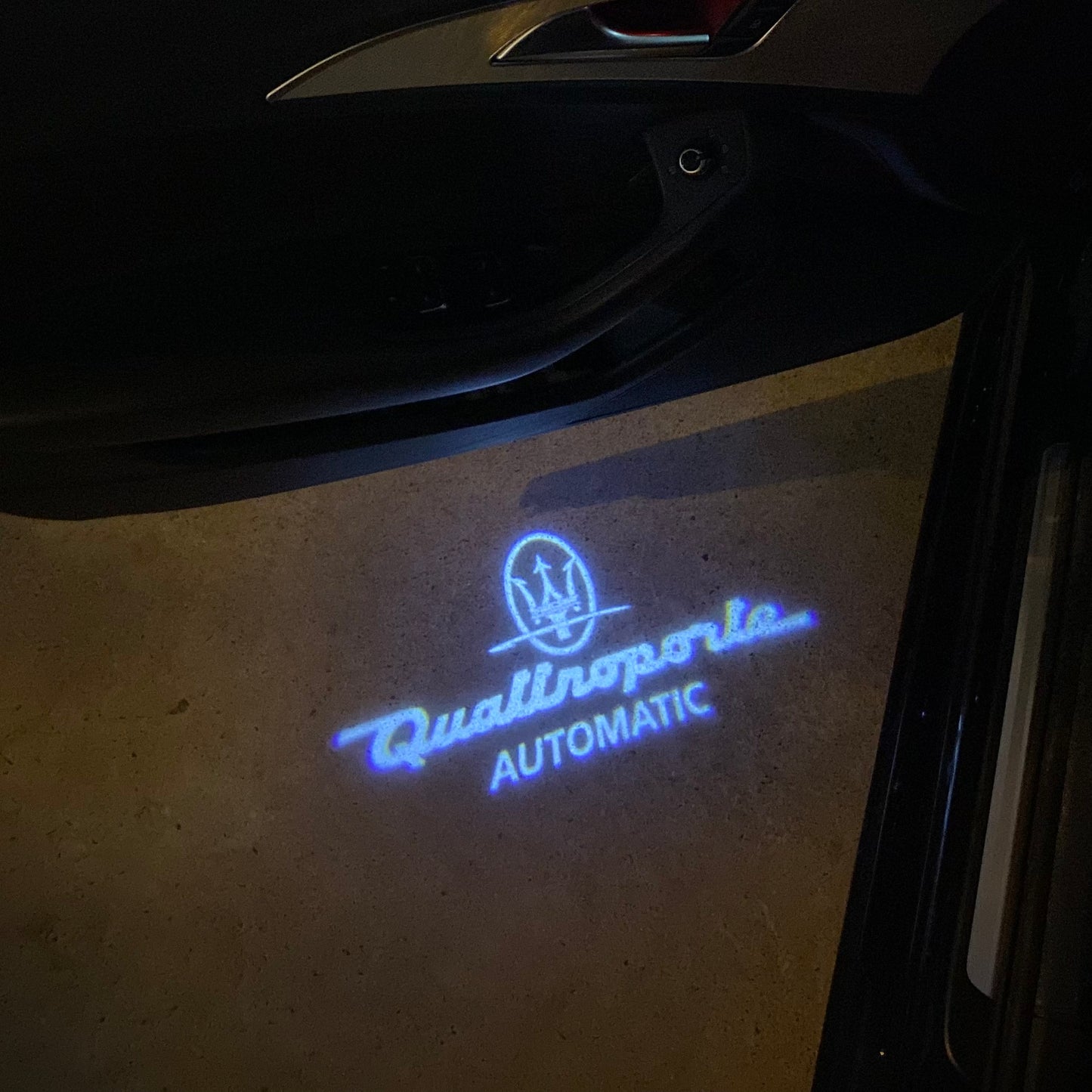 LUCES Maserati LOGO PROJECROTR Nr.01 (cantidad 1 = 1 juegos / 2 luces de puerta)