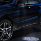 Mercedes Benz UMFELDLIGHTING CON PROIEZIONE DEI LOGHI MARKEN