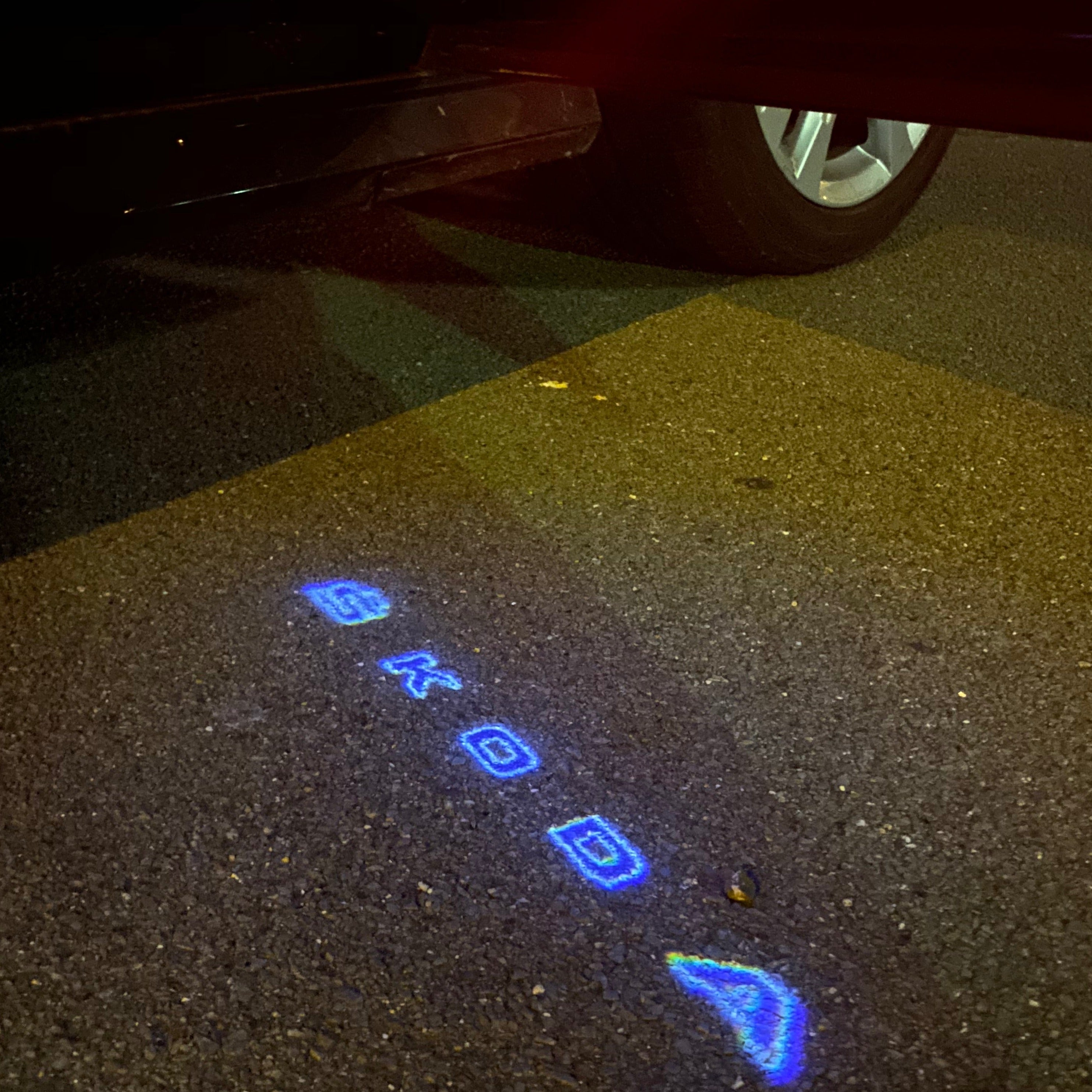 سكودا LOGO PROJECTOR LIGHTS Nr.19 (الكمية 1 = 2 فيلم شعار / 2 باب)