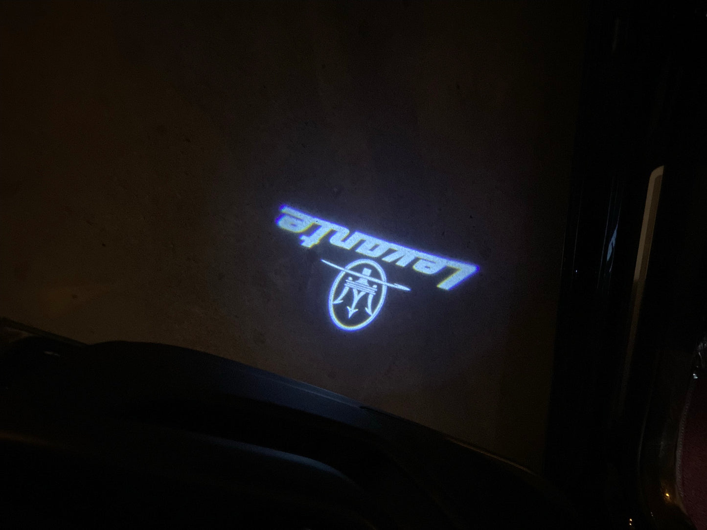 Maserati LOGO PROJECROTR LIGHTS Nr.01 (Anzahl 1 = 1 Sets / 2 Türleuchten)