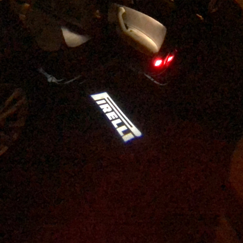 Volkswagen Porta luci PIRELLI Logo Nr. 43 (quantità 1 = 2 Logo Film /2 luci)