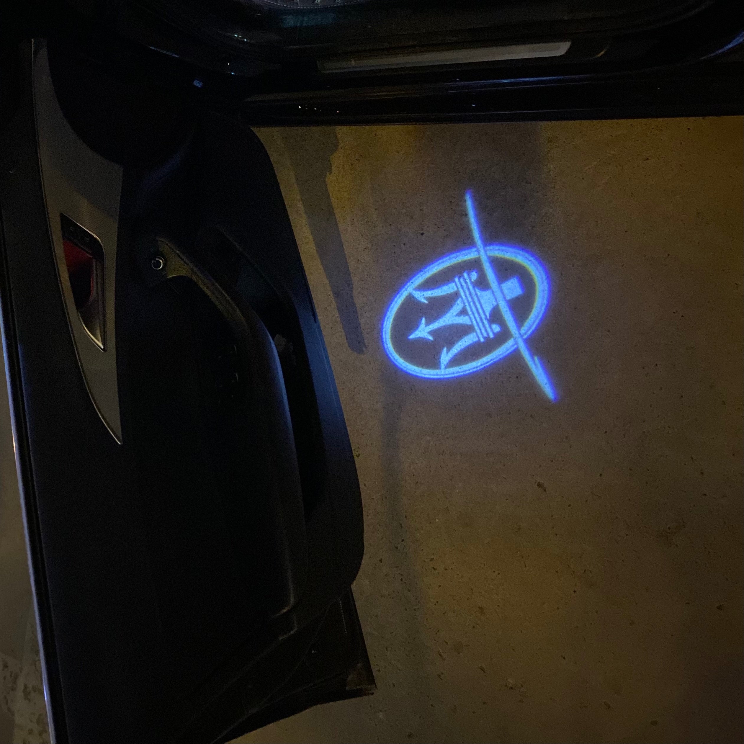 Maserati LOGO PROJECROTR LIGHTS Nr.01 (quantità 1 = 1 set / 2 luci porta)