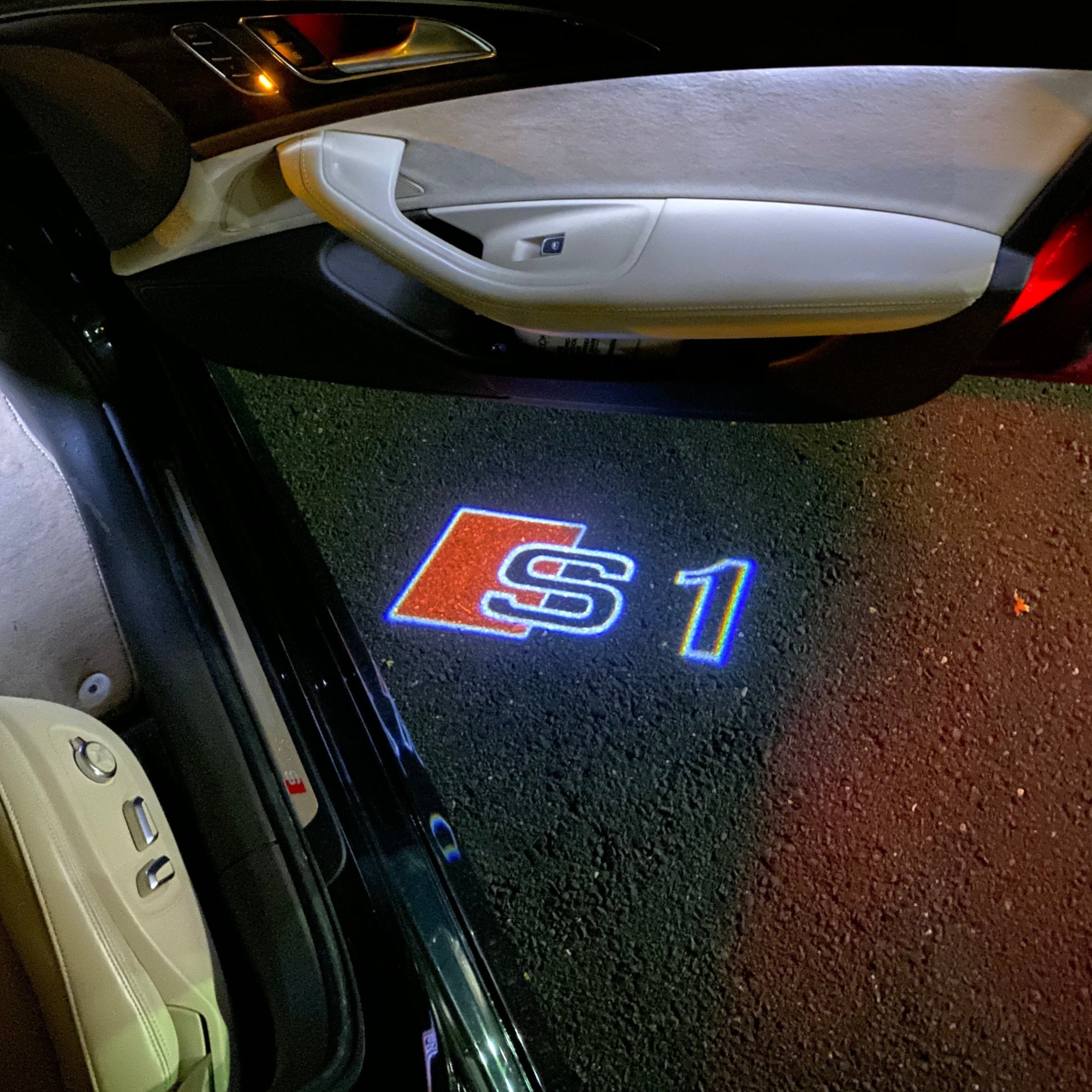 LUCI AUDI S1 LOGO PROJECTOT Nr.19 (quantità 1 = 2 Pellicole Logo / 2 luci porta）