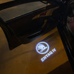 SKODA LOGO PROJECTOT LIGHTS Nr.43 (Menge 1 = 2 Logo Film / 2 Türleuchten)