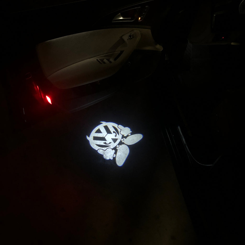 علامات عامة على عدد من الفوانيس الباب