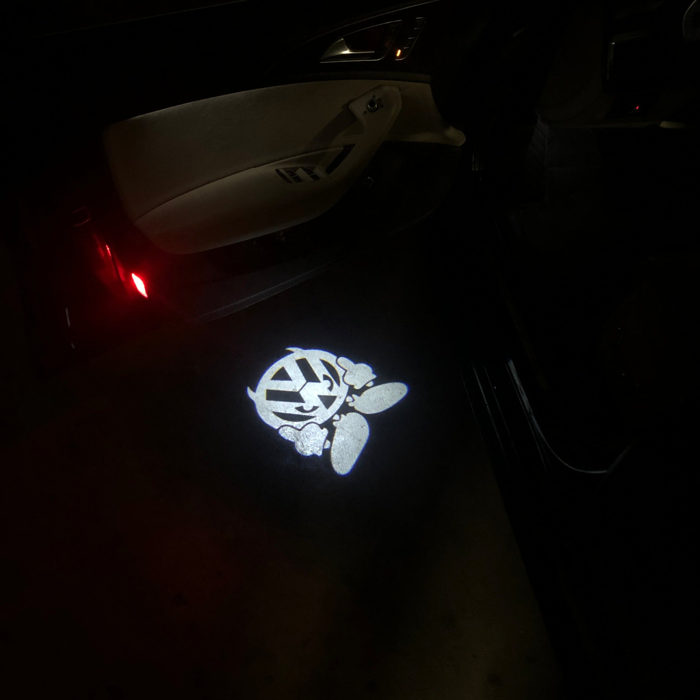 علامات عامة على عدد من الفوانيس الباب