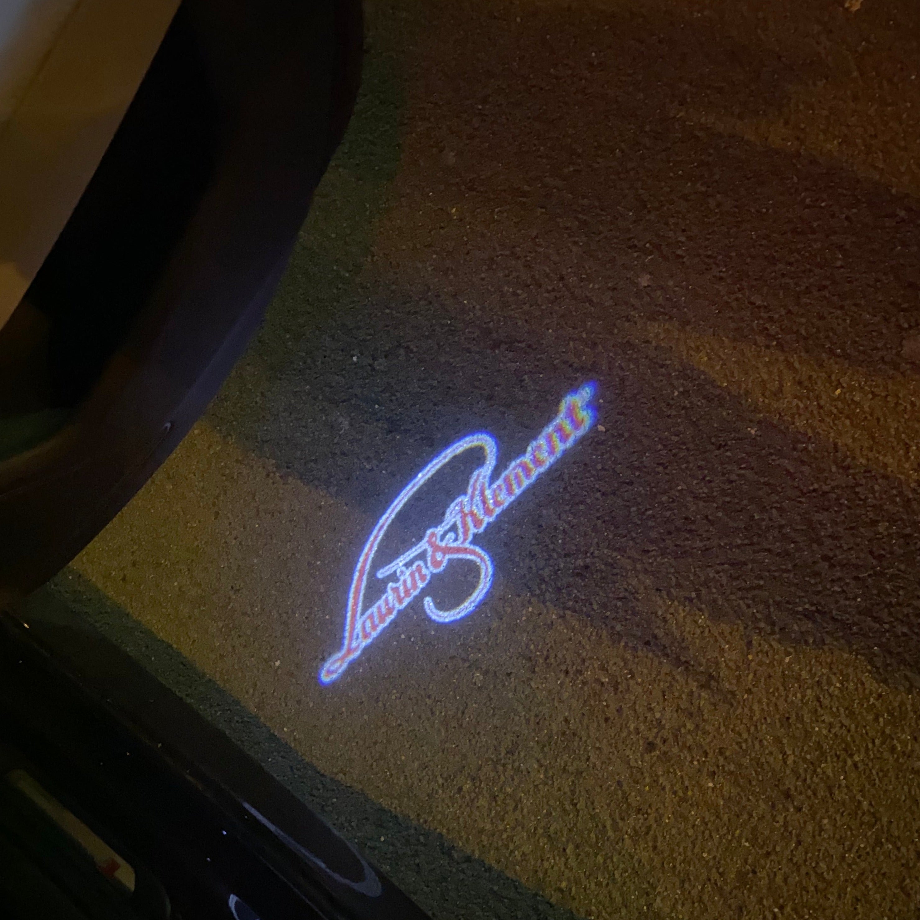 SKODA Laurin & Klement LOGO PROJECTOR LIGHTS Nr.19 (quantité 1 = 2 Logo Films / 2 portes lumières)