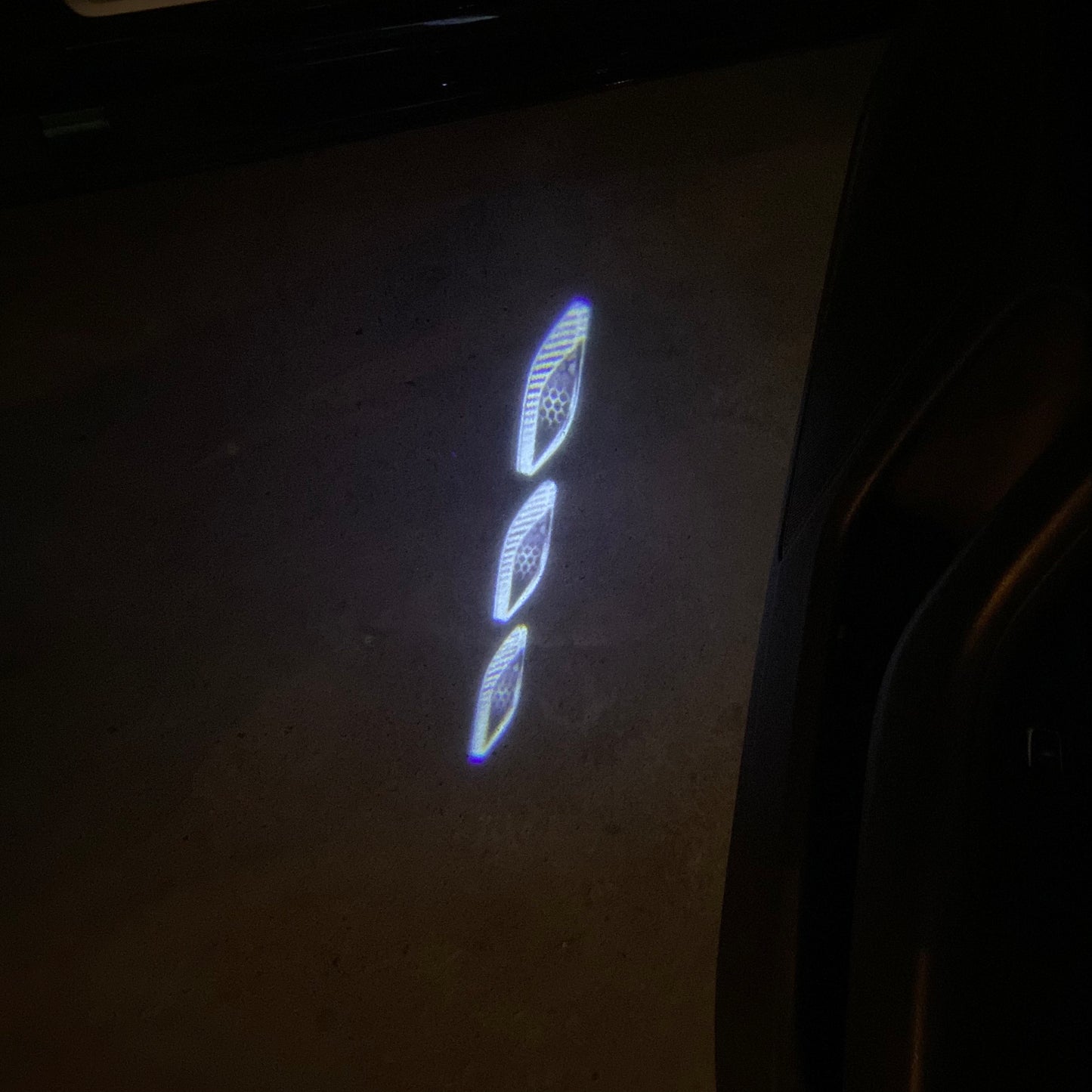 Maserati LOGO PROJECROTR LIGHTS Nr.01 (Anzahl 1 = 1 Sets / 2 Türleuchten)