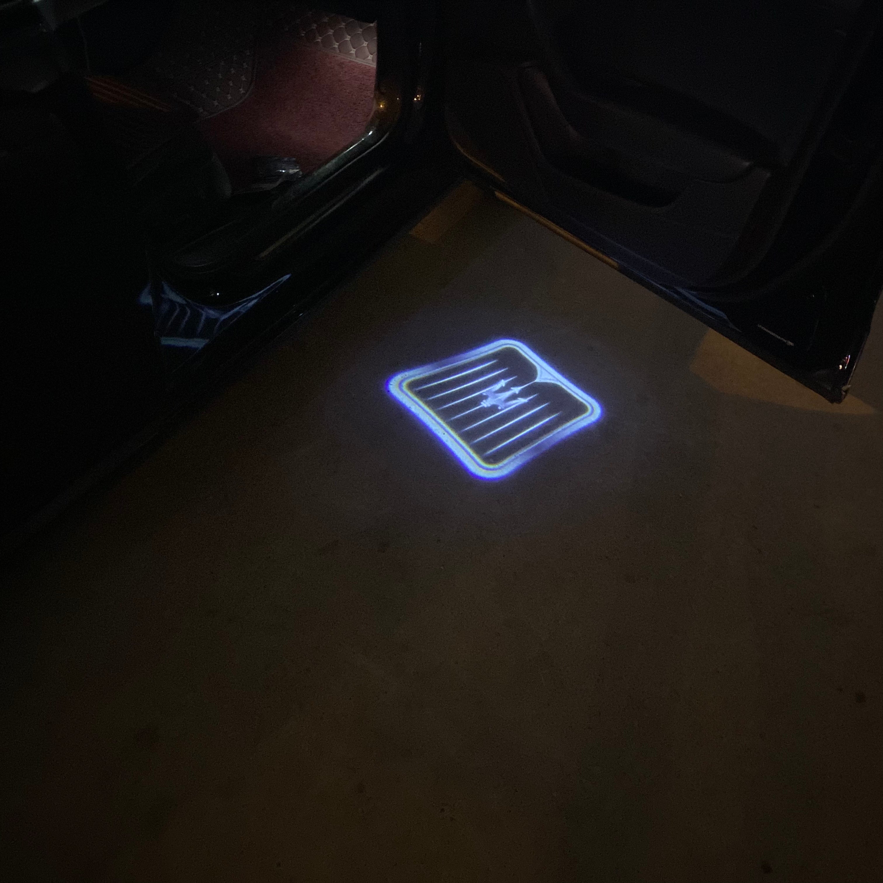 Maserati LOGO PROJECROTR LIGHTS Nr.01 (quantità 1 = 1 set / 2 luci porta)